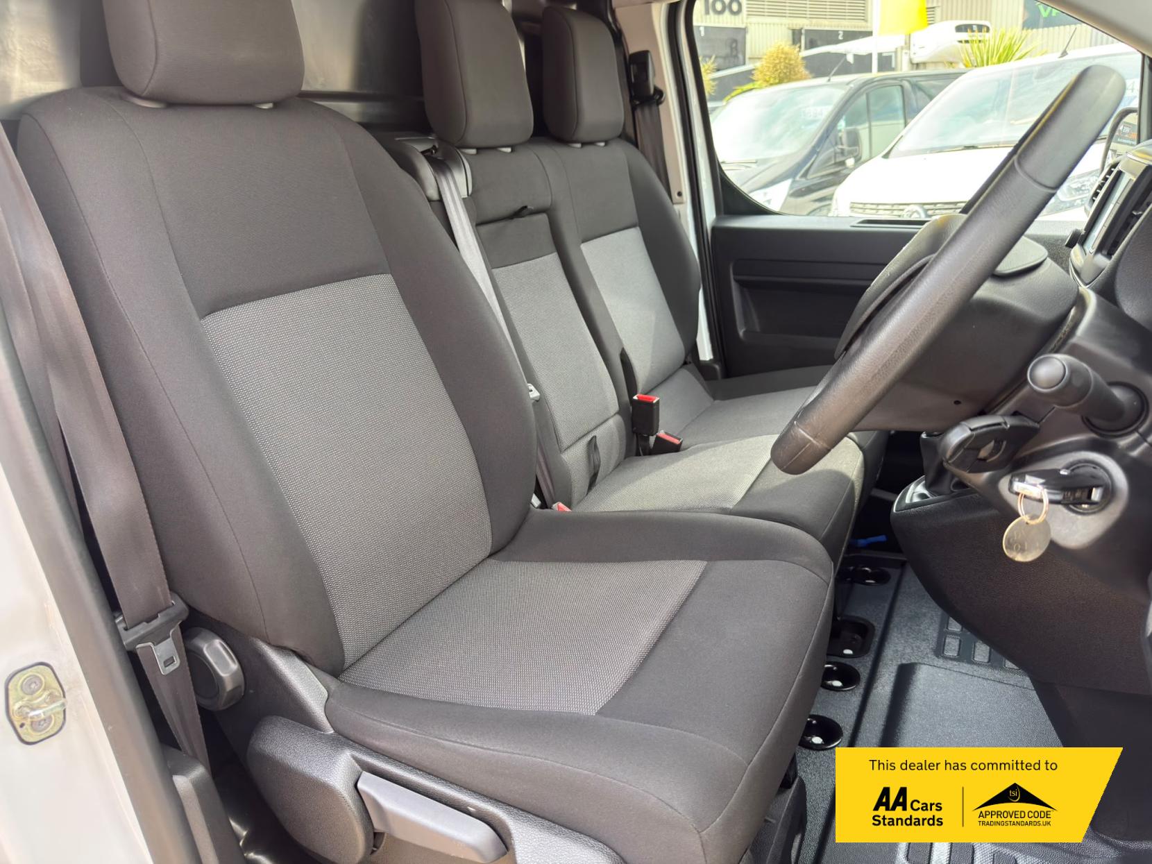 2023 Vauxhall Vivaro 1.5 Turbo D 2900 Pro Panel Van 6dr Diesel Manual L2 H1 Euro 6 (s/s) (100 ps) - Thumbnail 39