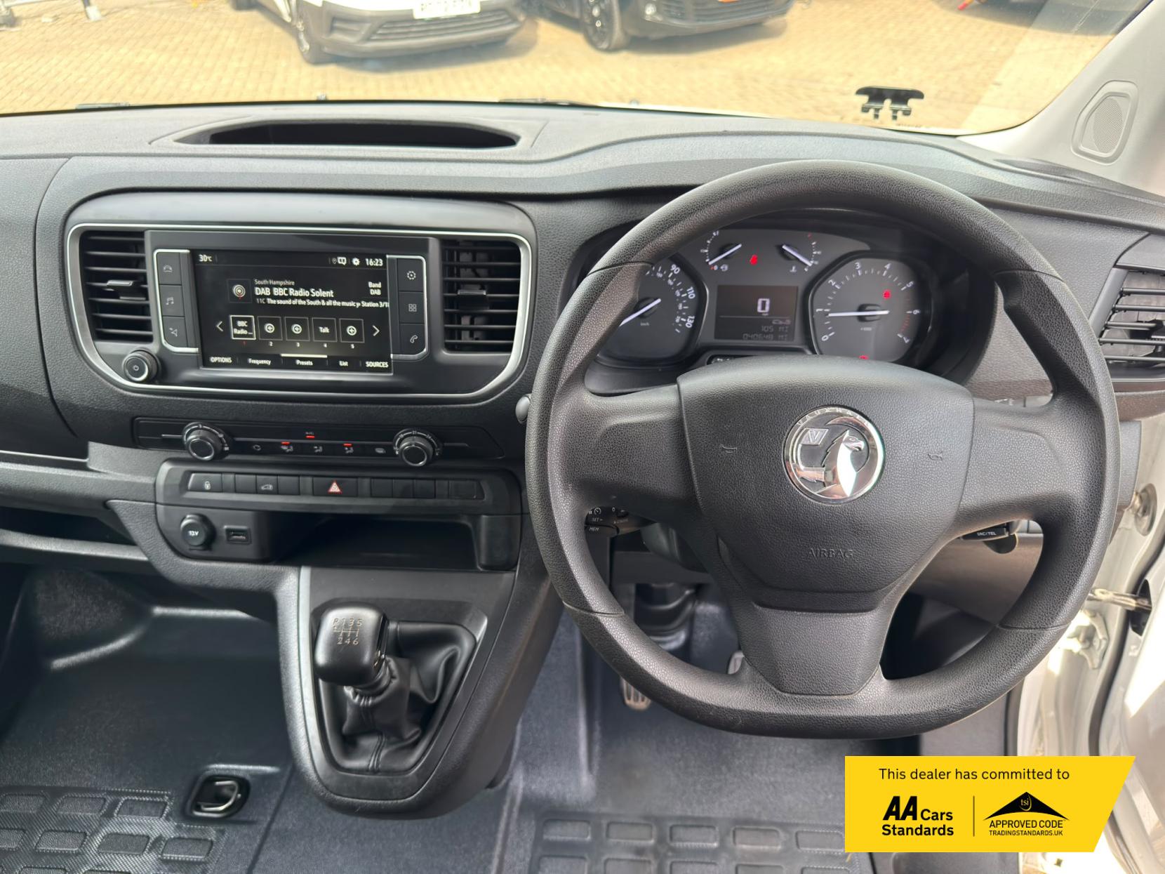 2023 Vauxhall Vivaro 1.5 Turbo D 2900 Pro Panel Van 6dr Diesel Manual L2 H1 Euro 6 (s/s) (100 ps) - Thumbnail 11