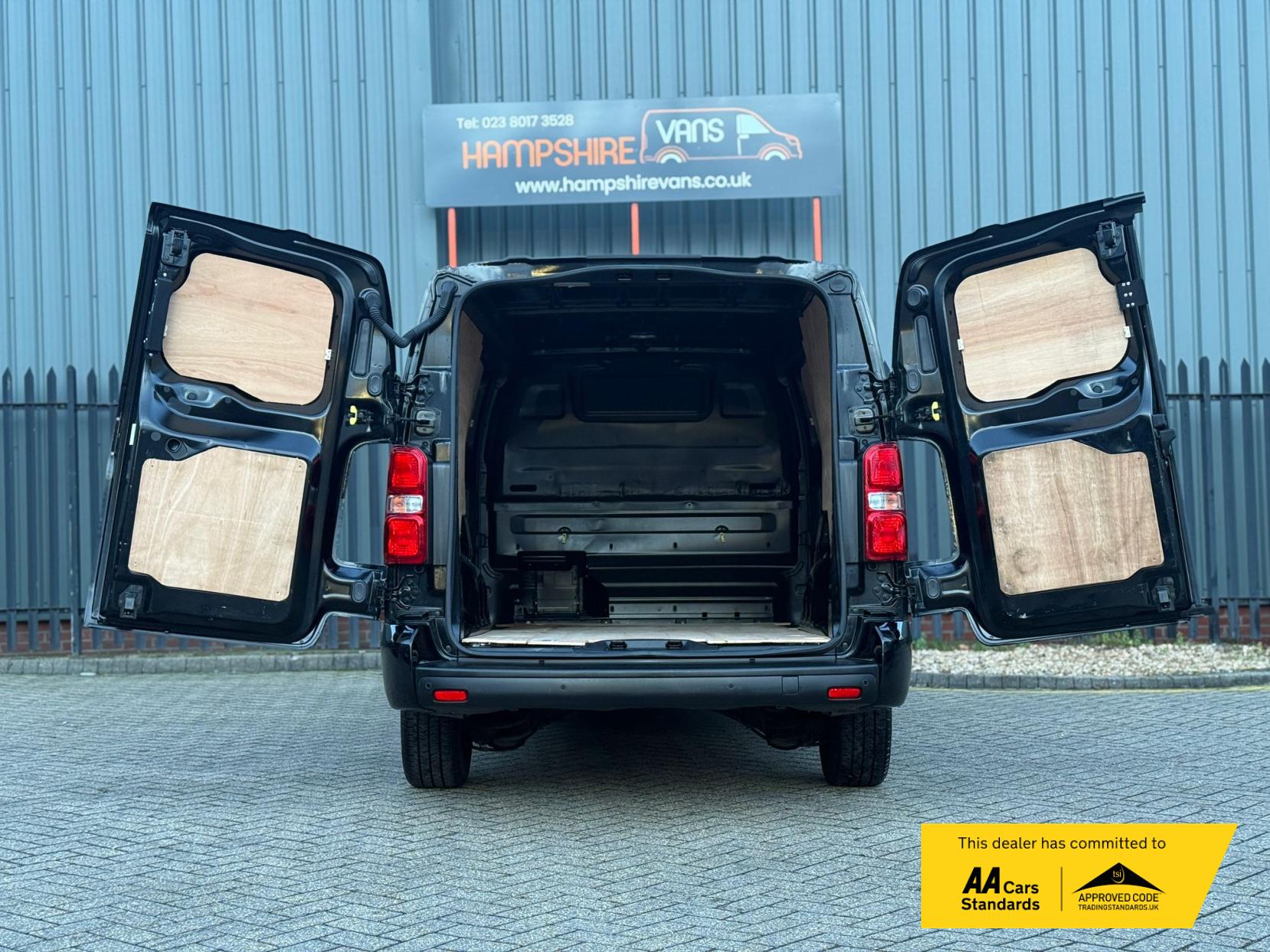 Vauxhall Vivaro 2.0 Turbo D 3100 Pro Panel Van 6dr Diesel Manual L2 H1 Euro 6 (s/s) (145 ps)