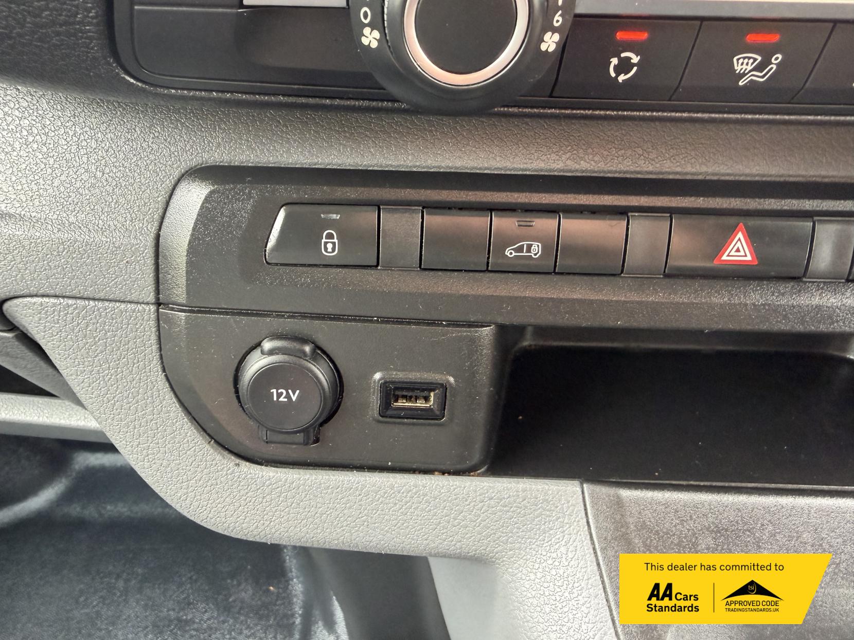 2020 Vauxhall Vivaro 1.5 Turbo D 2900 Sportive Panel Van 5dr Diesel Manual L2 H1 Euro 6 (s/s) (100 ps) - Thumbnail 38