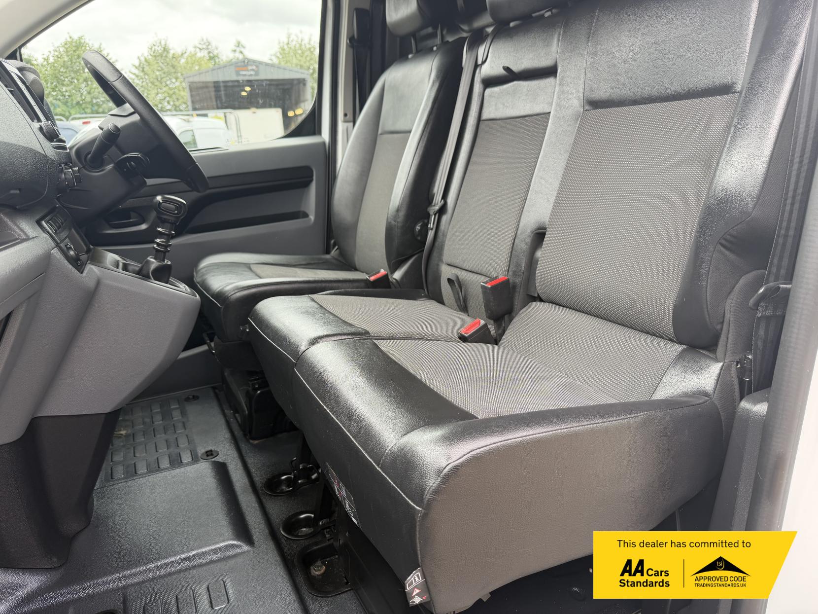 2020 Vauxhall Vivaro 1.5 Turbo D 2900 Sportive Panel Van 5dr Diesel Manual L2 H1 Euro 6 (s/s) (100 ps) - Thumbnail 15
