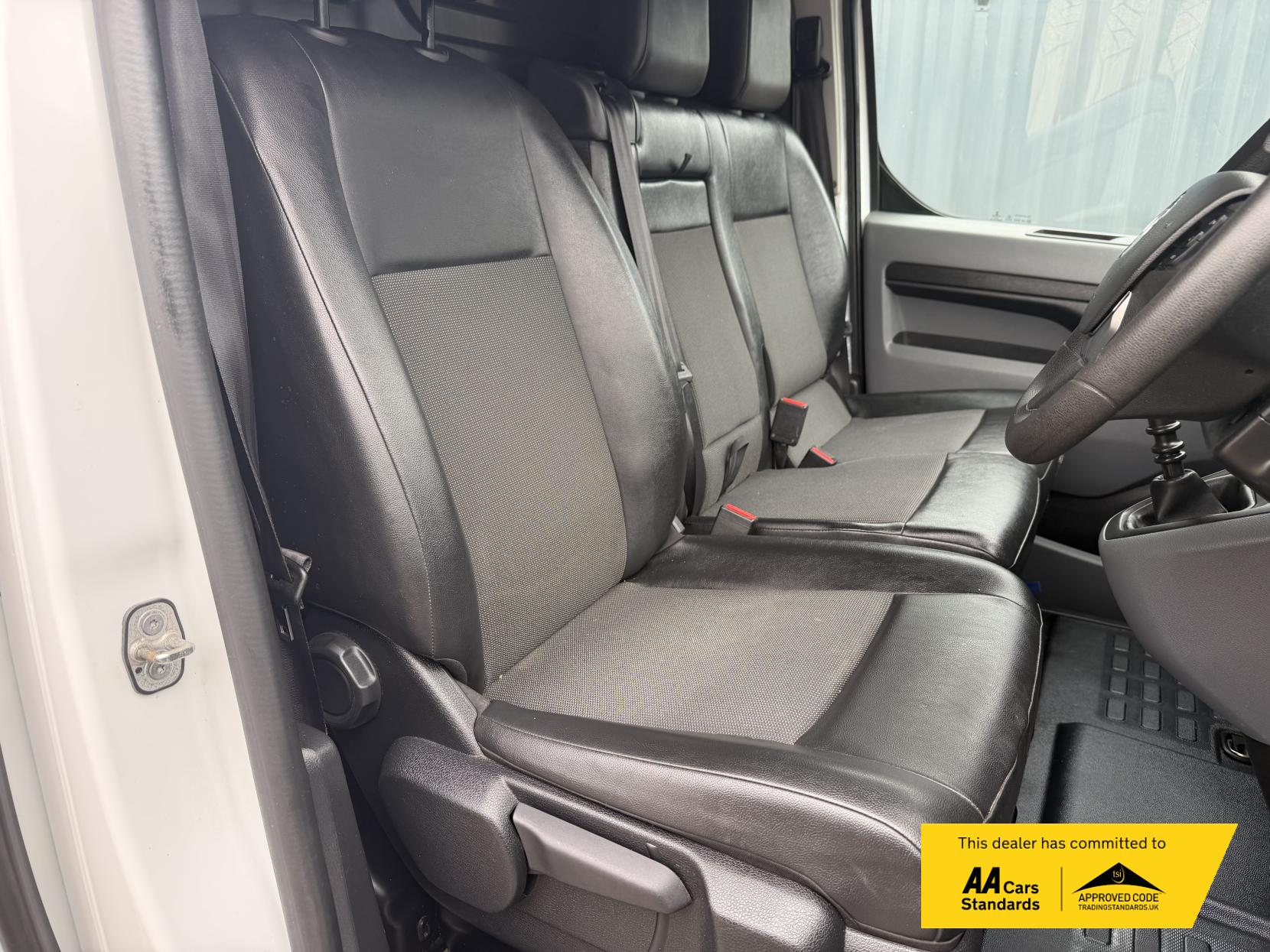 2020 Vauxhall Vivaro 1.5 Turbo D 2900 Sportive Panel Van 5dr Diesel Manual L2 H1 Euro 6 (s/s) (100 ps) - Thumbnail 10