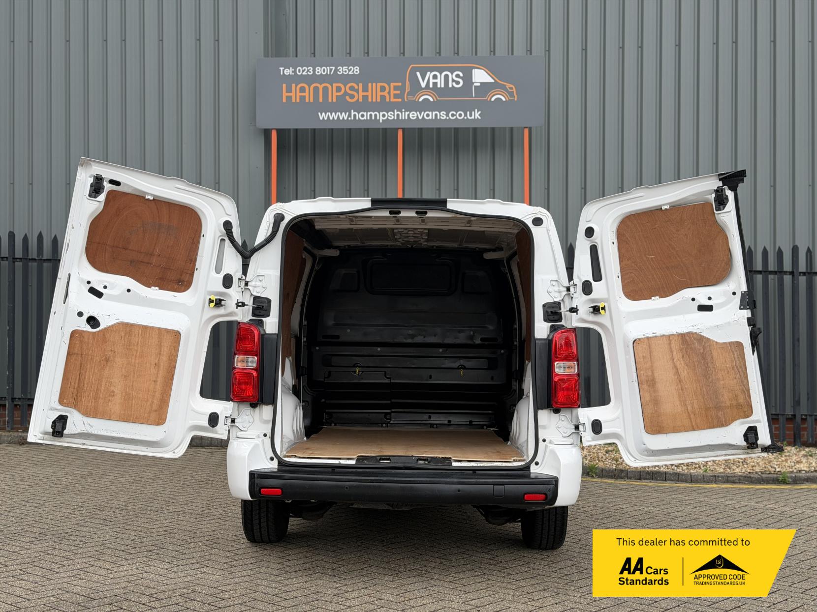 2020 Vauxhall Vivaro 1.5 Turbo D 2900 Sportive Panel Van 5dr Diesel Manual L2 H1 Euro 6 (s/s) (100 ps) - Thumbnail 19