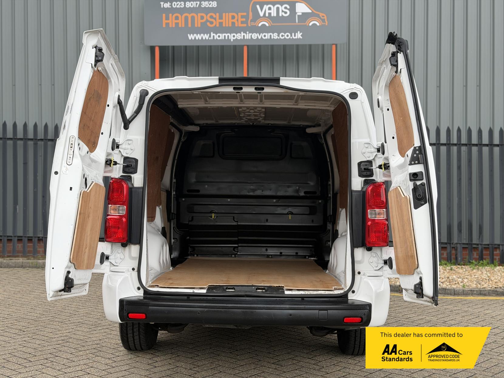2020 Vauxhall Vivaro 1.5 Turbo D 2900 Sportive Panel Van 5dr Diesel Manual L2 H1 Euro 6 (s/s) (100 ps) - Thumbnail 18