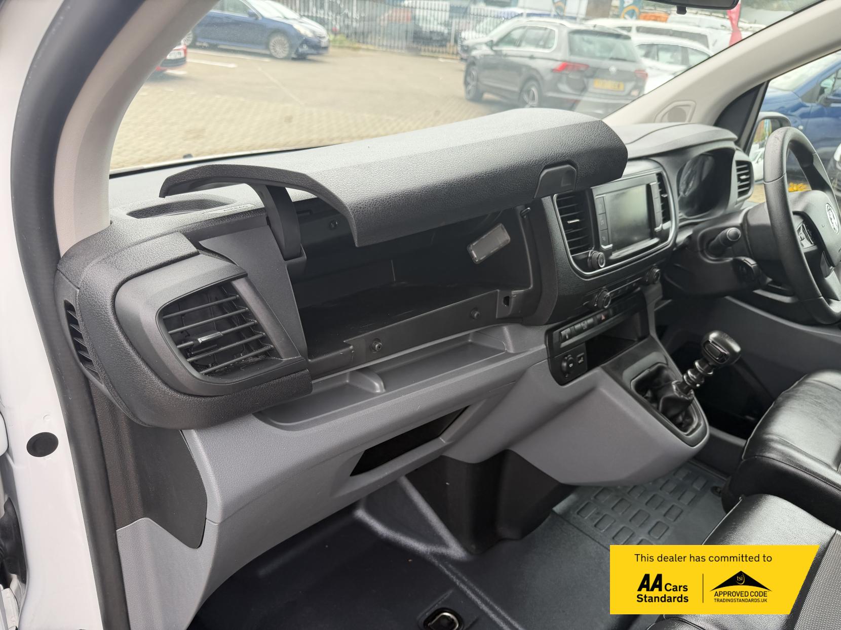2020 Vauxhall Vivaro 1.5 Turbo D 2900 Sportive Panel Van 5dr Diesel Manual L2 H1 Euro 6 (s/s) (100 ps) - Thumbnail 32