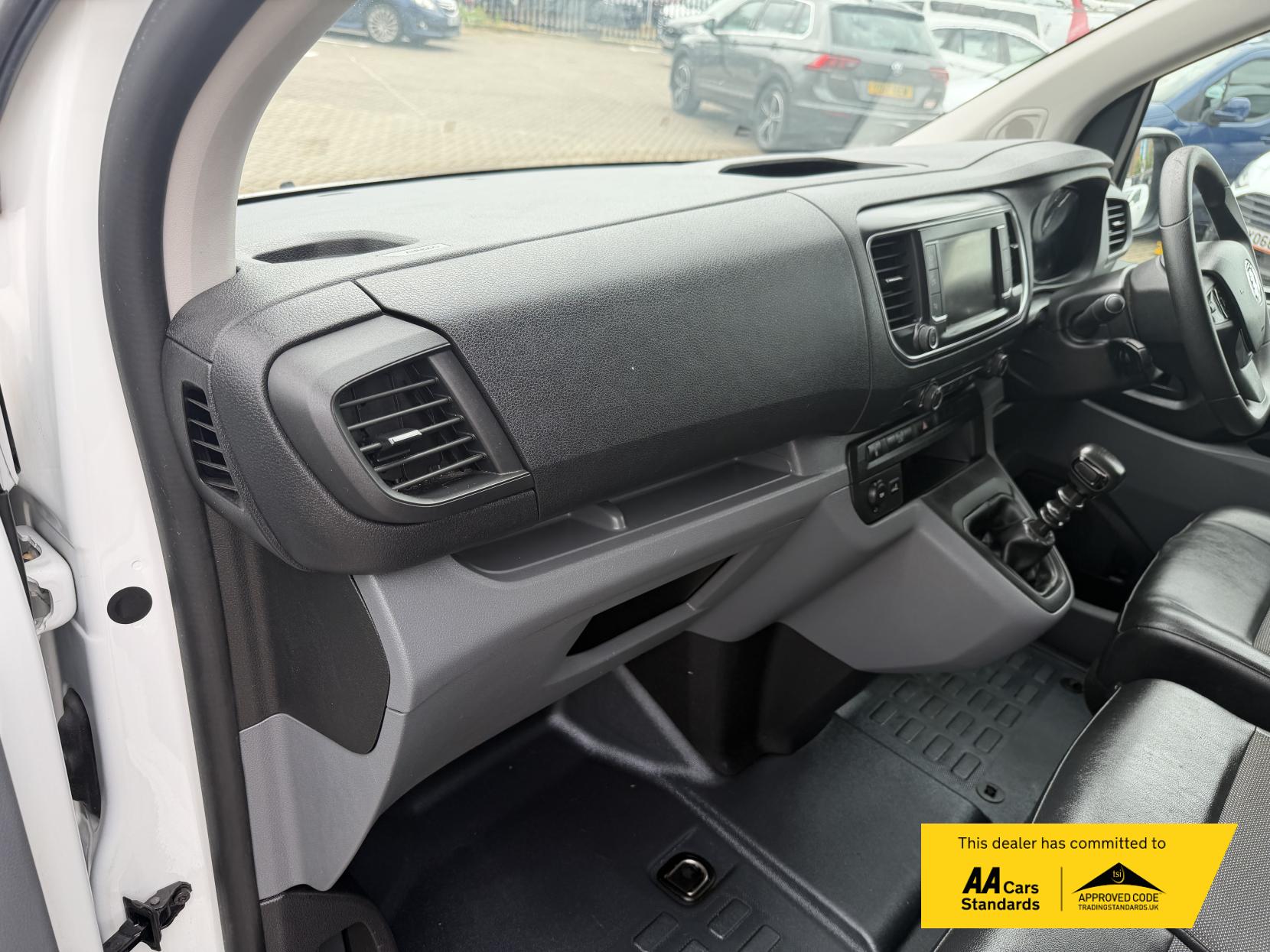 2020 Vauxhall Vivaro 1.5 Turbo D 2900 Sportive Panel Van 5dr Diesel Manual L2 H1 Euro 6 (s/s) (100 ps) - Thumbnail 31