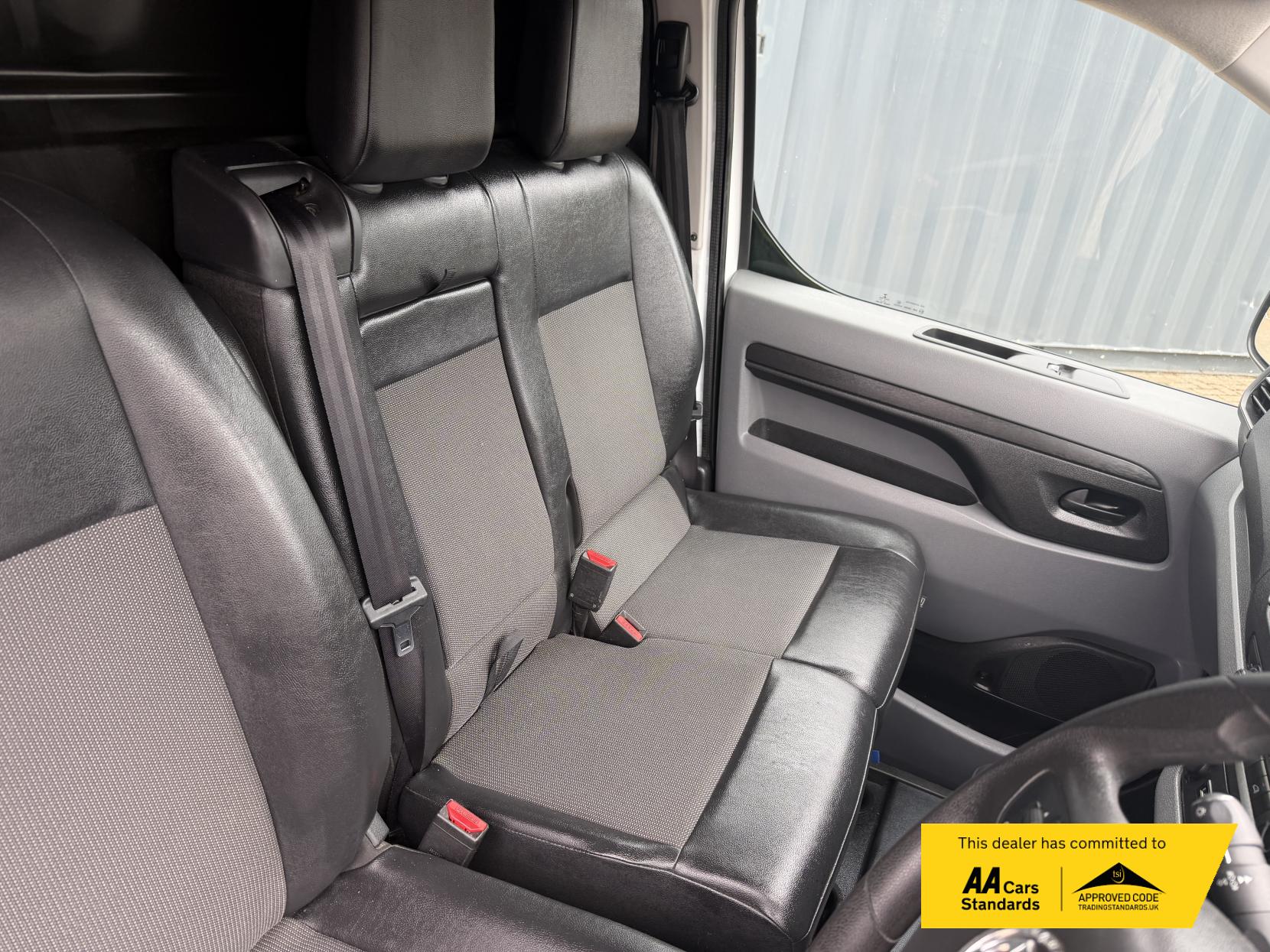 2020 Vauxhall Vivaro 1.5 Turbo D 2900 Sportive Panel Van 5dr Diesel Manual L2 H1 Euro 6 (s/s) (100 ps) - Thumbnail 11