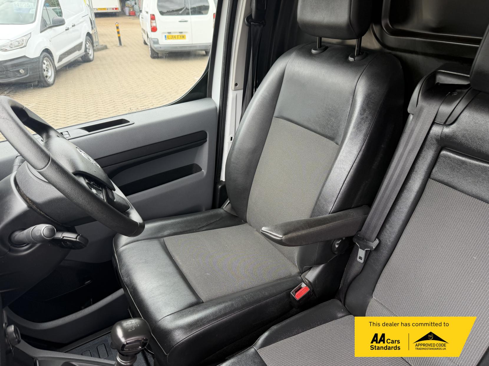 2020 Vauxhall Vivaro 1.5 Turbo D 2900 Sportive Panel Van 5dr Diesel Manual L2 H1 Euro 6 (s/s) (100 ps) - Thumbnail 9