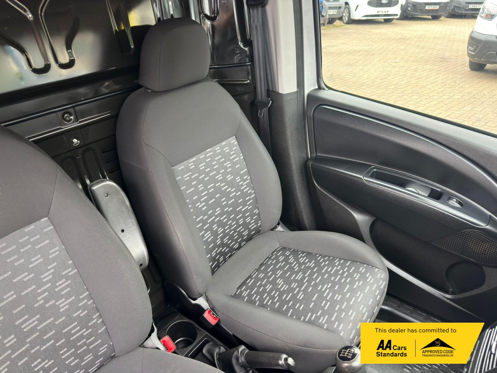 2018 Vauxhall Combo - Thumbnail 27