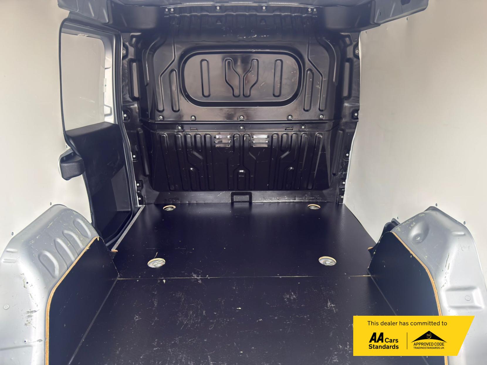 2018 Vauxhall Combo - Thumbnail 12