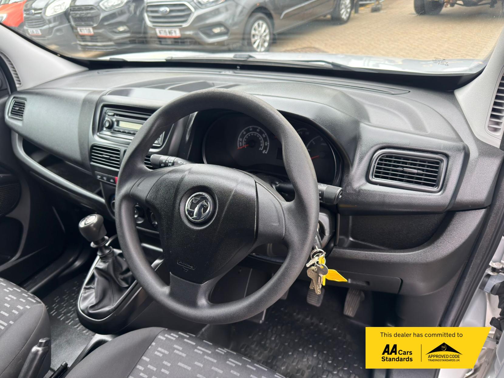 2018 Vauxhall Combo - Thumbnail 18