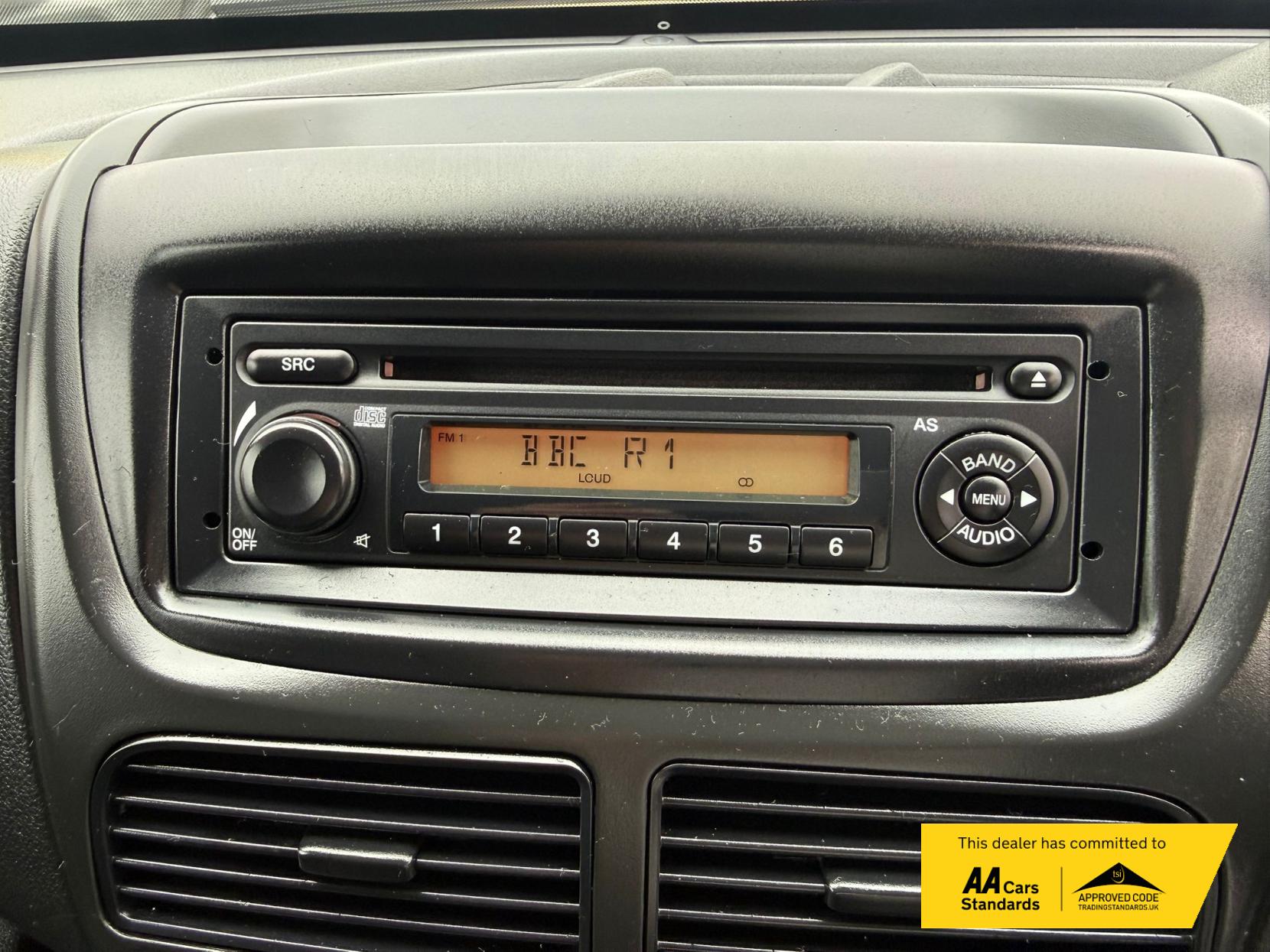 2018 Vauxhall Combo - Thumbnail 25