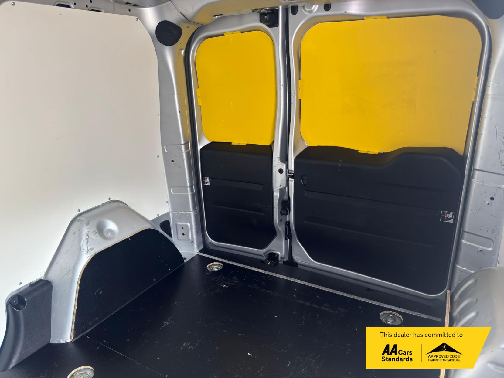 2018 Vauxhall Combo - Thumbnail 13