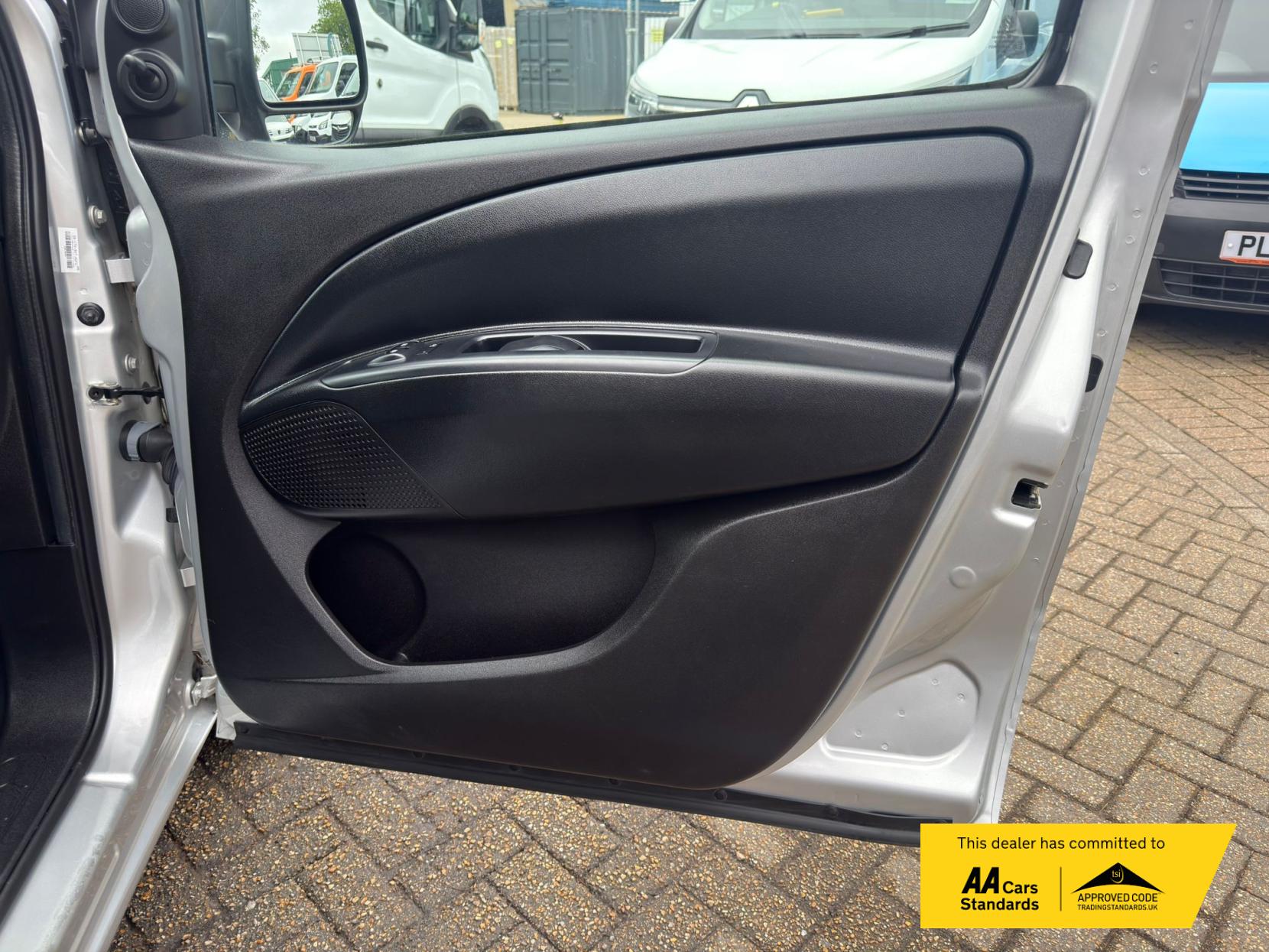 2018 Vauxhall Combo - Thumbnail 16