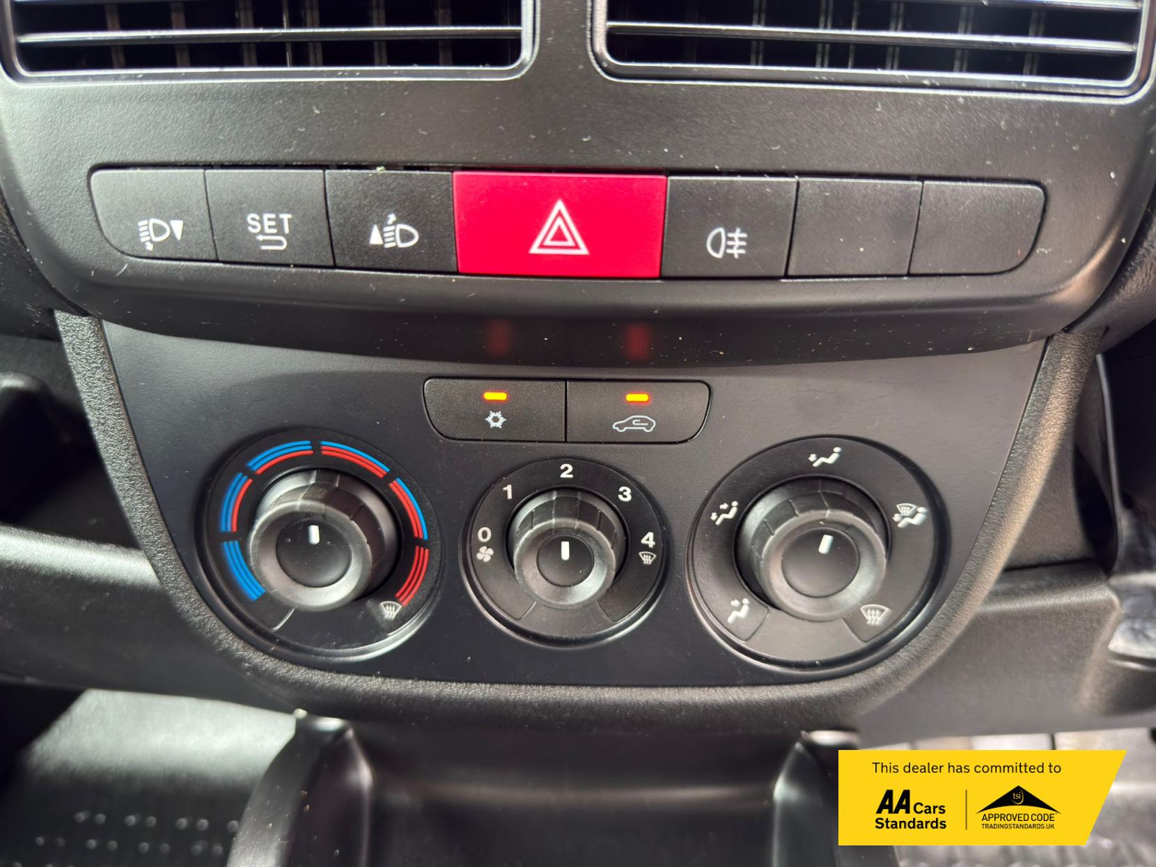 2018 Vauxhall Combo - Thumbnail 24