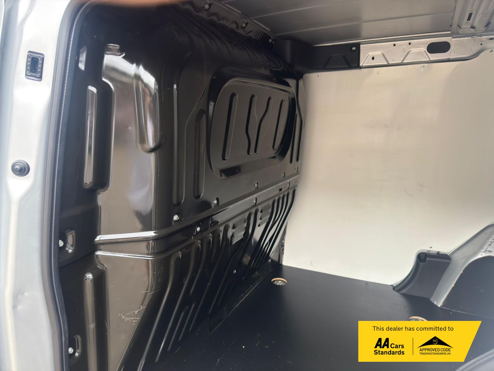 2018 Vauxhall Combo - Thumbnail 39