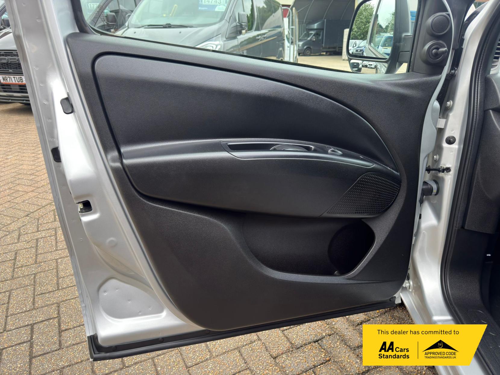 2018 Vauxhall Combo - Thumbnail 31
