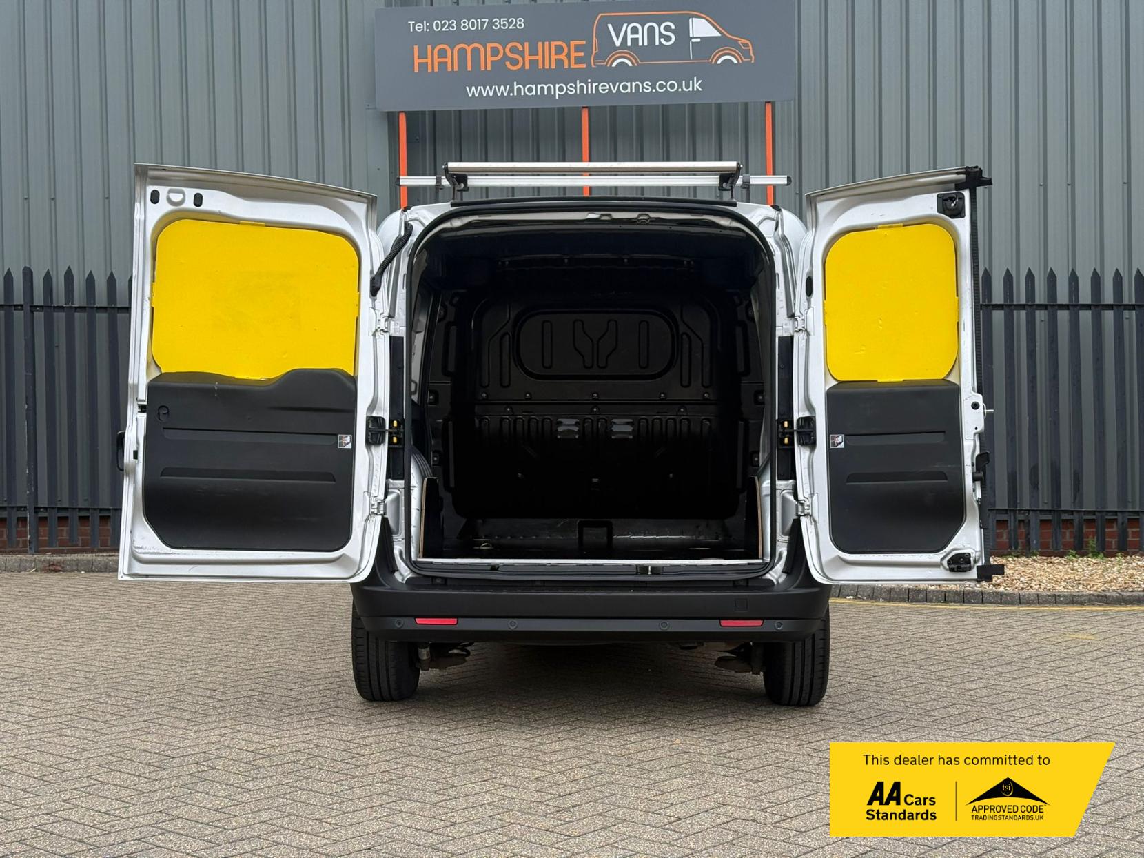 2018 Vauxhall Combo - Thumbnail 10