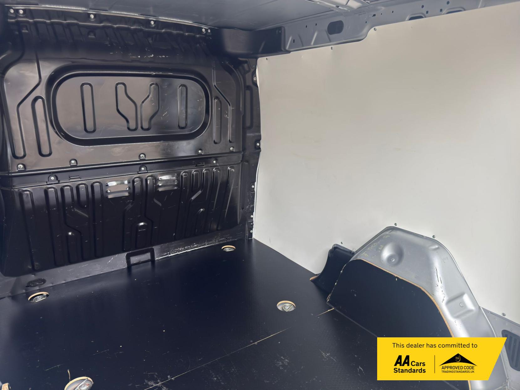 2018 Vauxhall Combo - Thumbnail 35