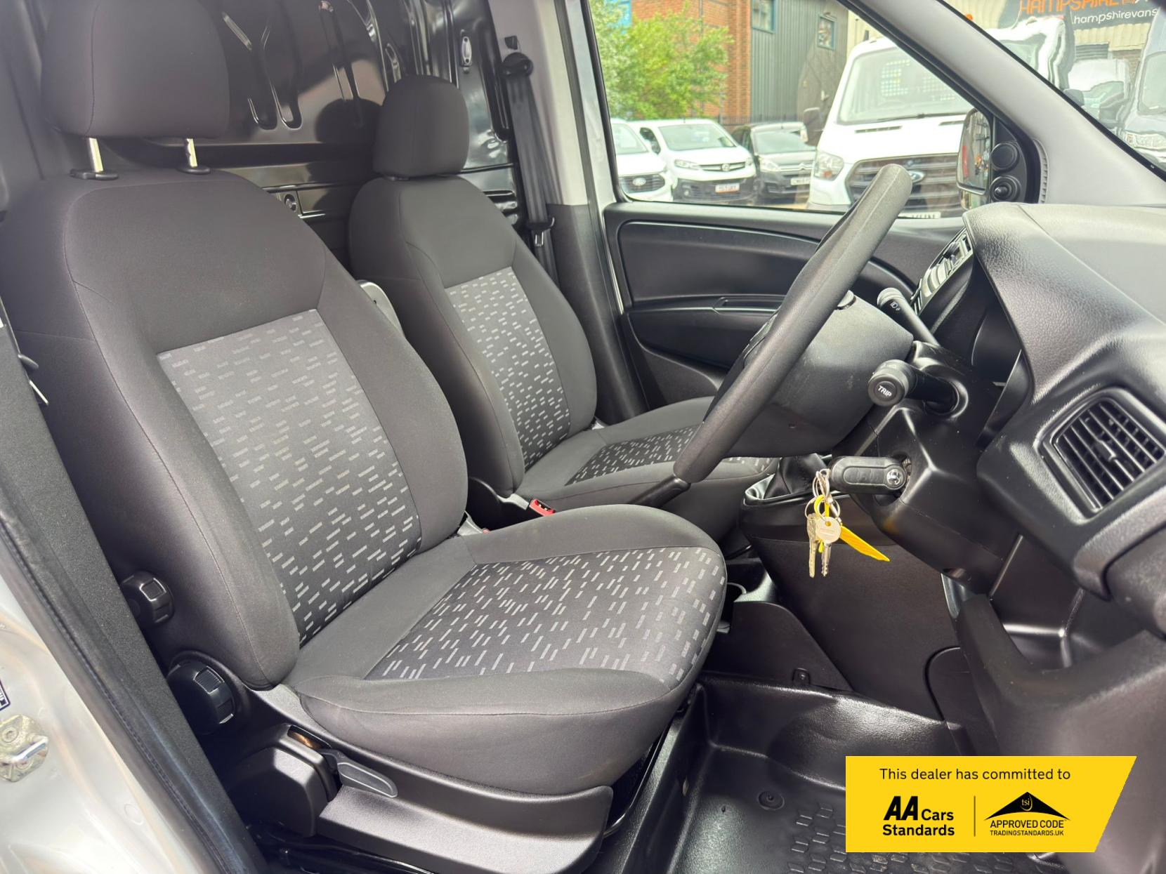 2018 Vauxhall Combo - Thumbnail 37