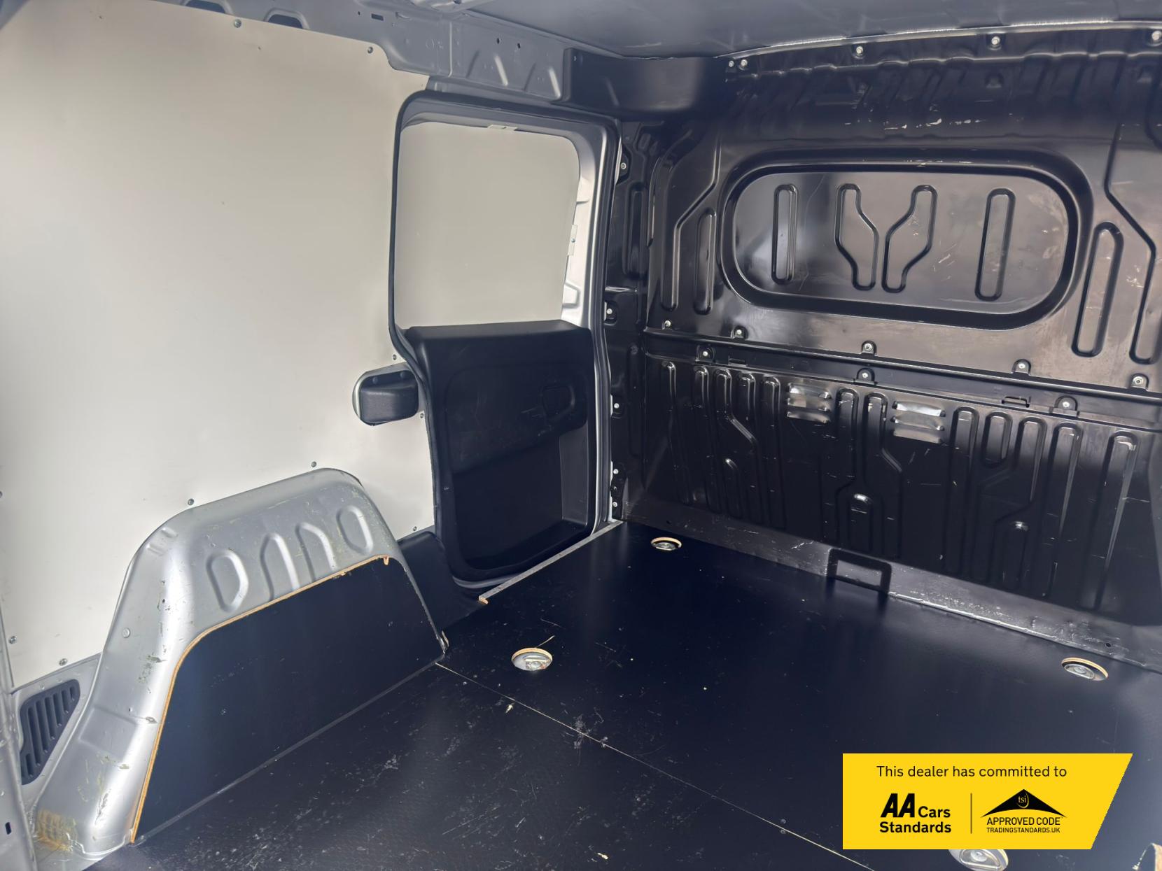 2018 Vauxhall Combo - Thumbnail 14