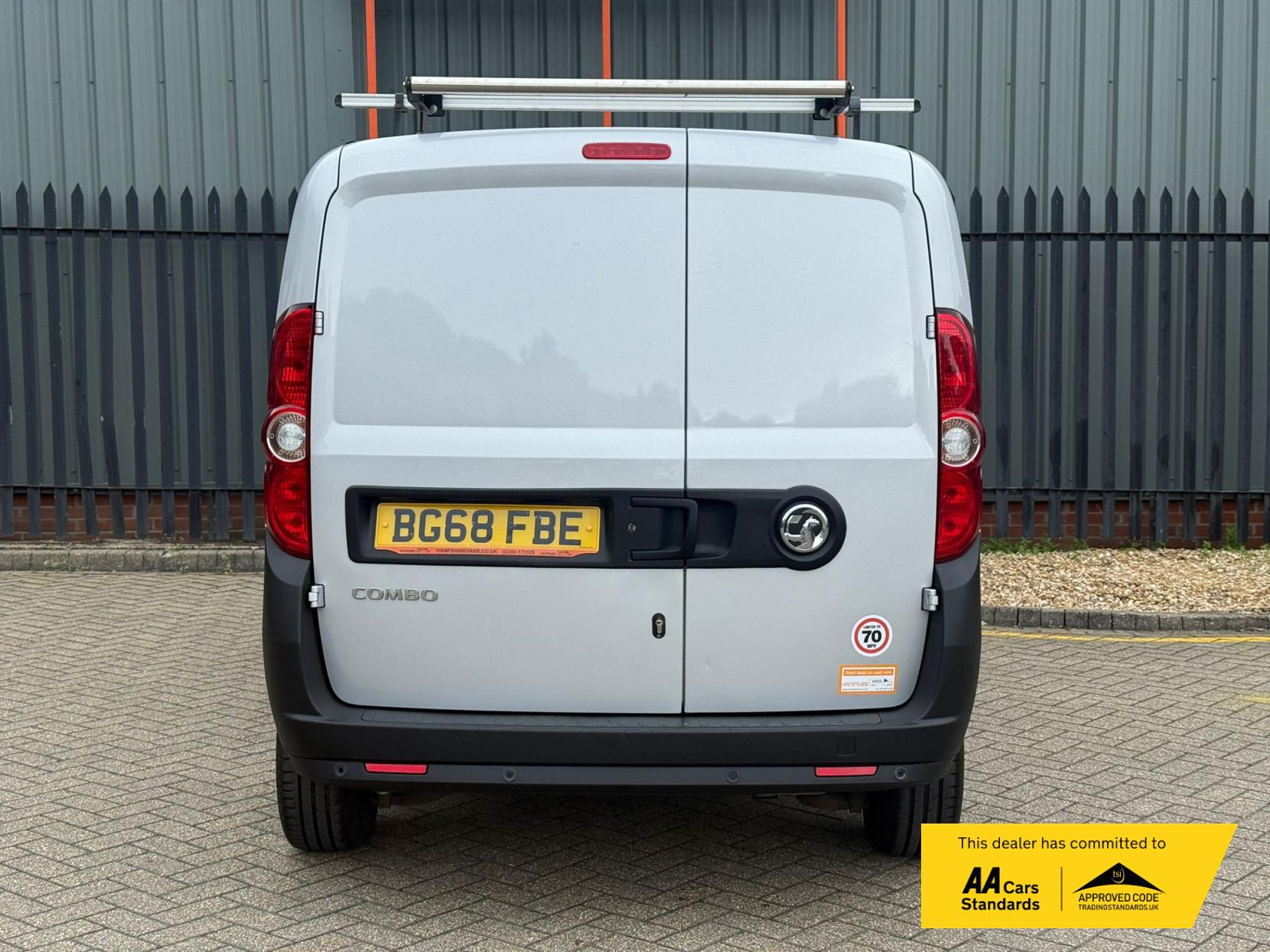 2018 Vauxhall Combo - Thumbnail 9