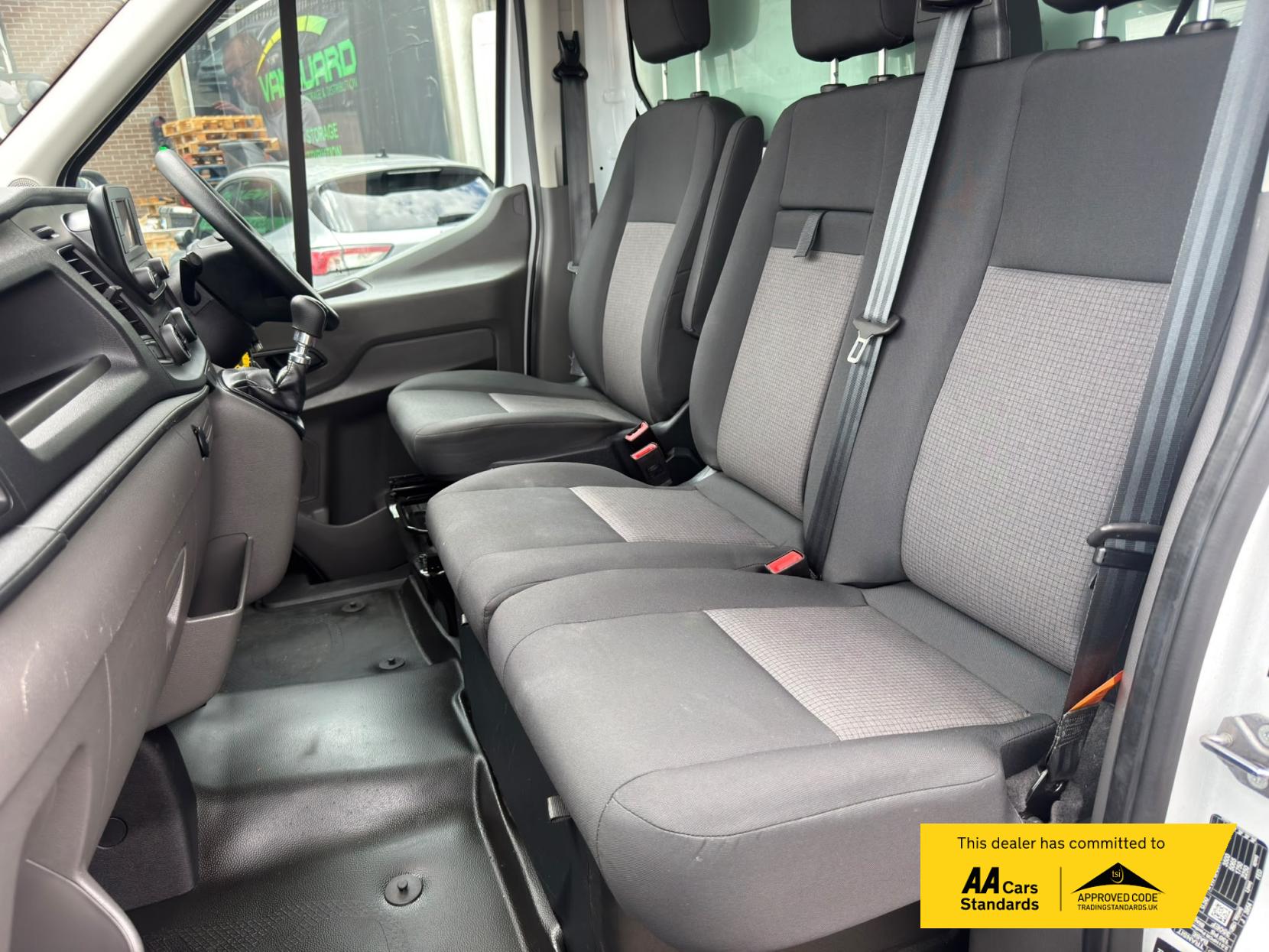 2021 Ford Transit 2.0 350 EcoBlue Leader Luton 3dr Diesel Manual FWD L4 Euro 6 (s/s) (130 ps) - Thumbnail 11