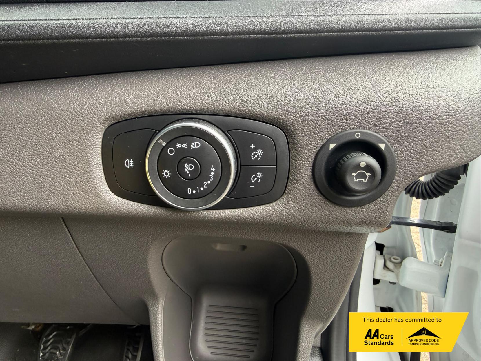 2021 Ford Transit 2.0 350 EcoBlue Leader Luton 3dr Diesel Manual FWD L4 Euro 6 (s/s) (130 ps) - Thumbnail 49
