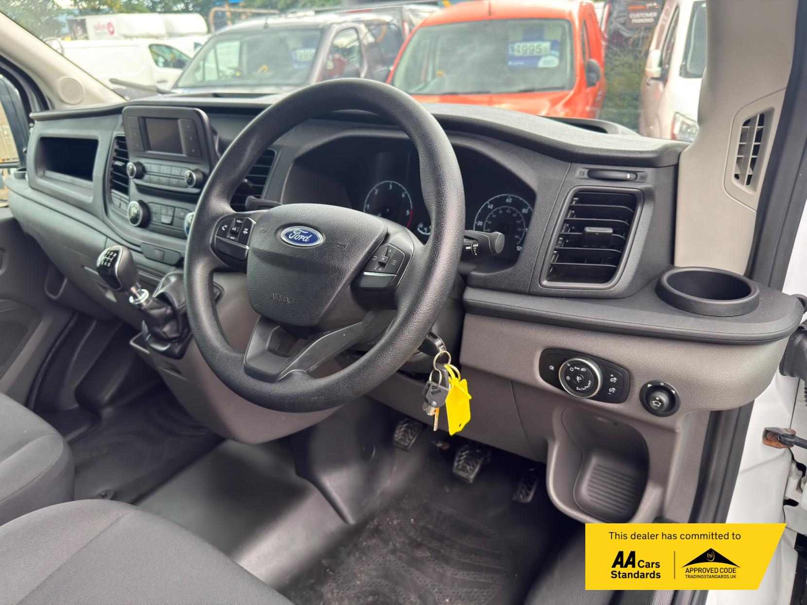 2021 Ford Transit 2.0 350 EcoBlue Leader Luton 3dr Diesel Manual FWD L4 Euro 6 (s/s) (130 ps) - Thumbnail 40