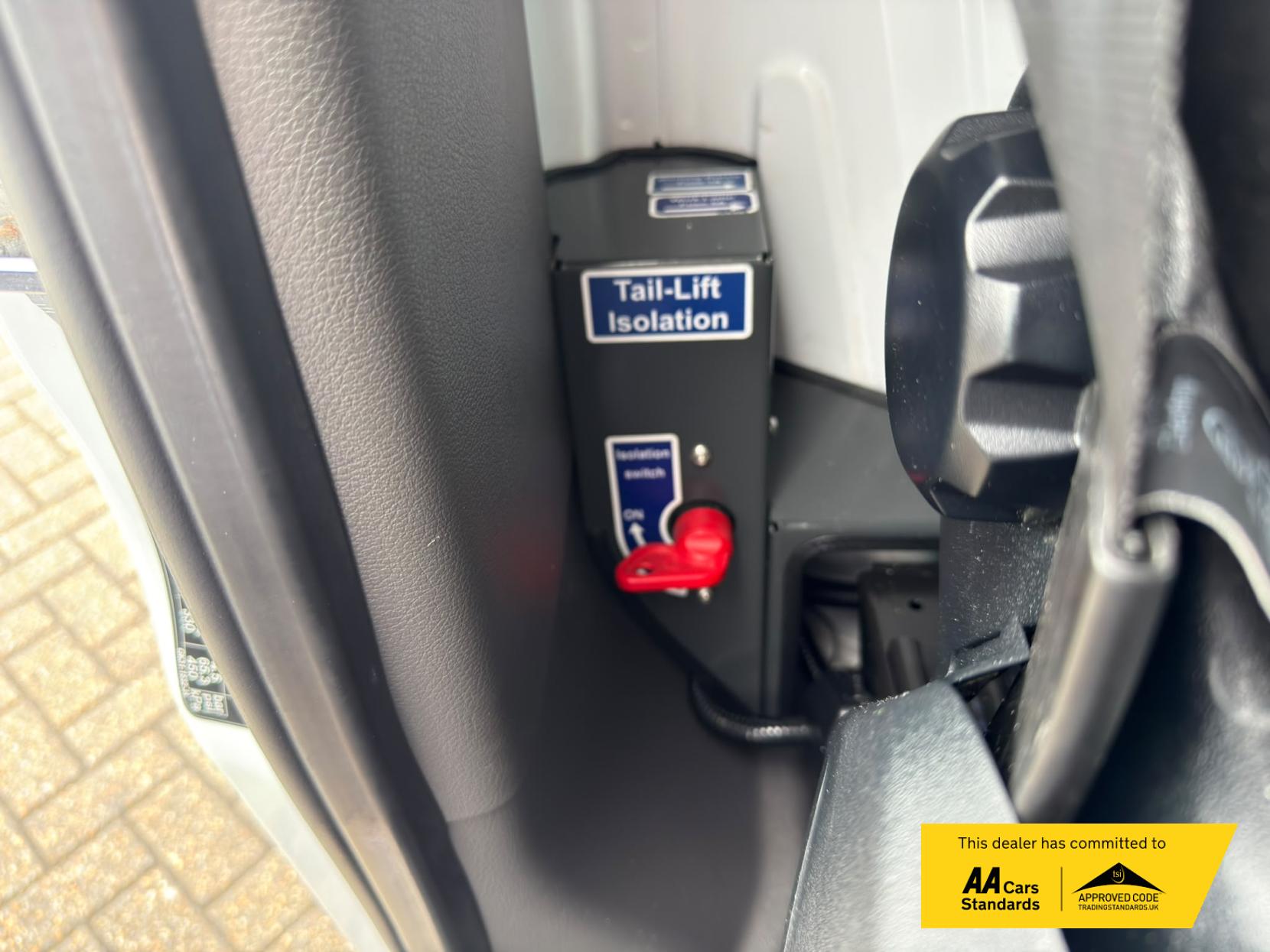 2021 Ford Transit 2.0 350 EcoBlue Leader Luton 3dr Diesel Manual FWD L4 Euro 6 (s/s) (130 ps) - Thumbnail 42
