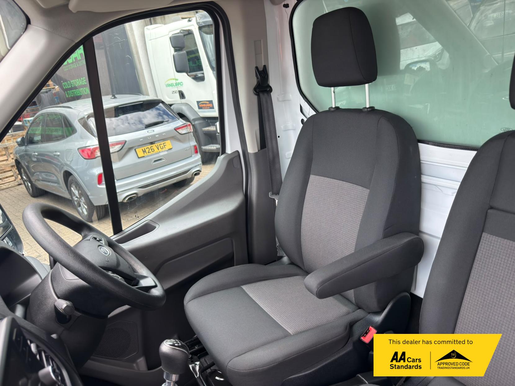 2021 Ford Transit 2.0 350 EcoBlue Leader Luton 3dr Diesel Manual FWD L4 Euro 6 (s/s) (130 ps) - Thumbnail 7