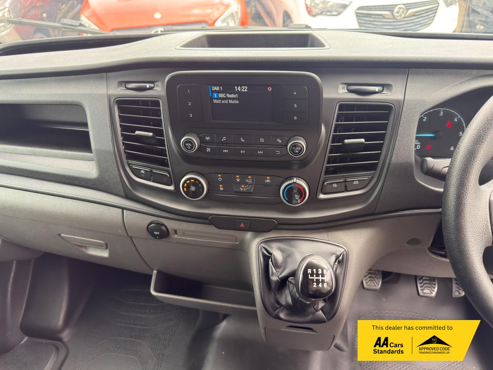 2021 Ford Transit 2.0 350 EcoBlue Leader Luton 3dr Diesel Manual FWD L4 Euro 6 (s/s) (130 ps) - Thumbnail 30