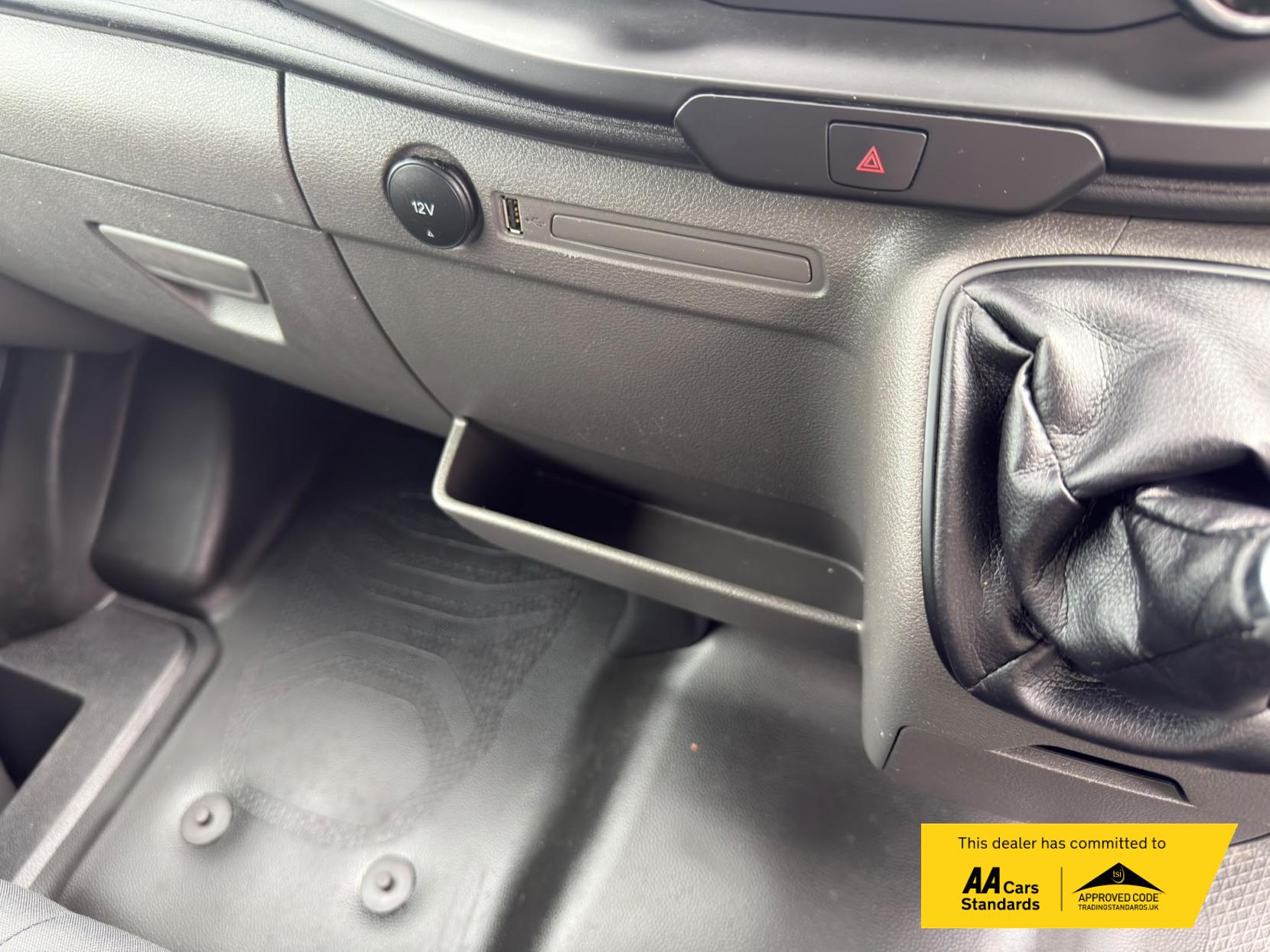 2021 Ford Transit 2.0 350 EcoBlue Leader Luton 3dr Diesel Manual FWD L4 Euro 6 (s/s) (130 ps) - Thumbnail 37