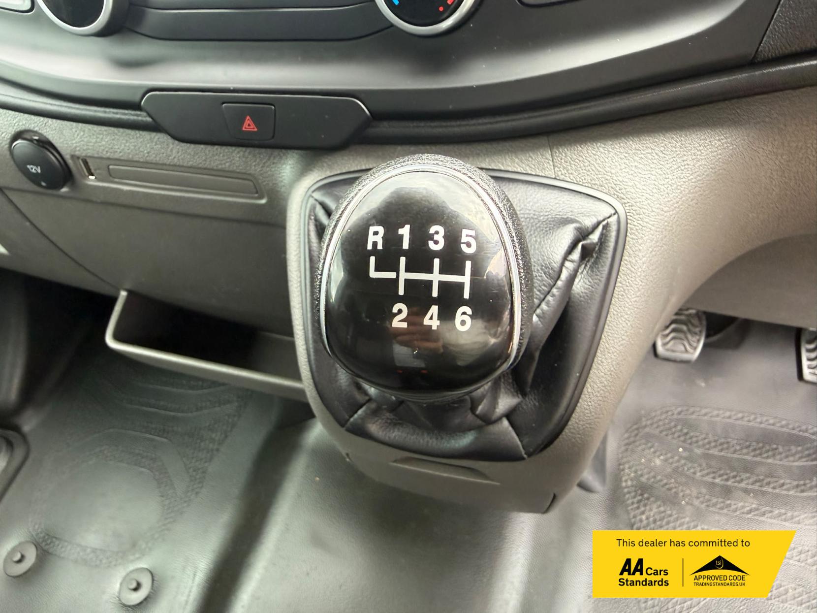 2021 Ford Transit 2.0 350 EcoBlue Leader Luton 3dr Diesel Manual FWD L4 Euro 6 (s/s) (130 ps) - Thumbnail 33