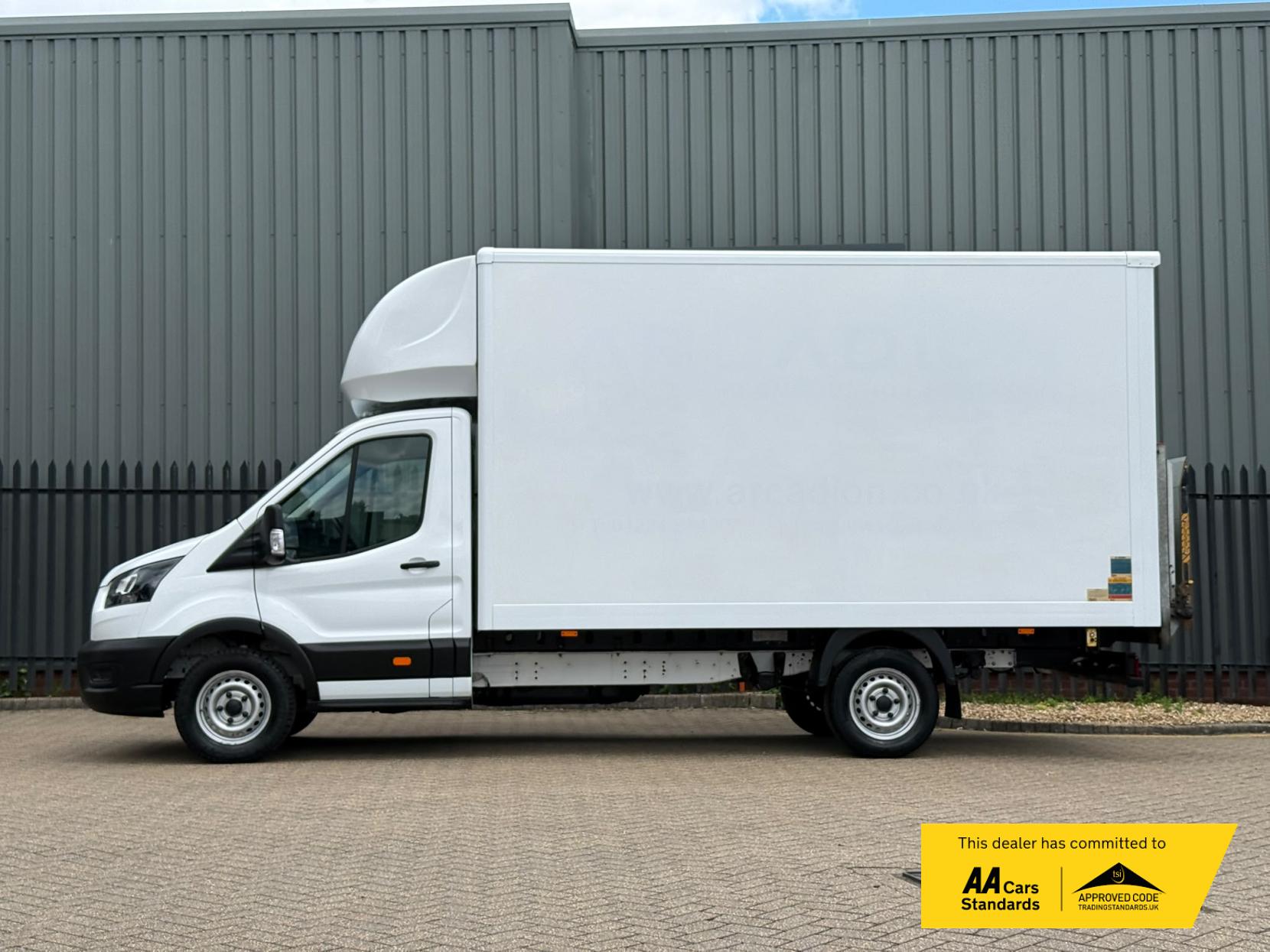 2021 Ford Transit 2.0 350 EcoBlue Leader Luton 3dr Diesel Manual FWD L4 Euro 6 (s/s) (130 ps) - Thumbnail 6