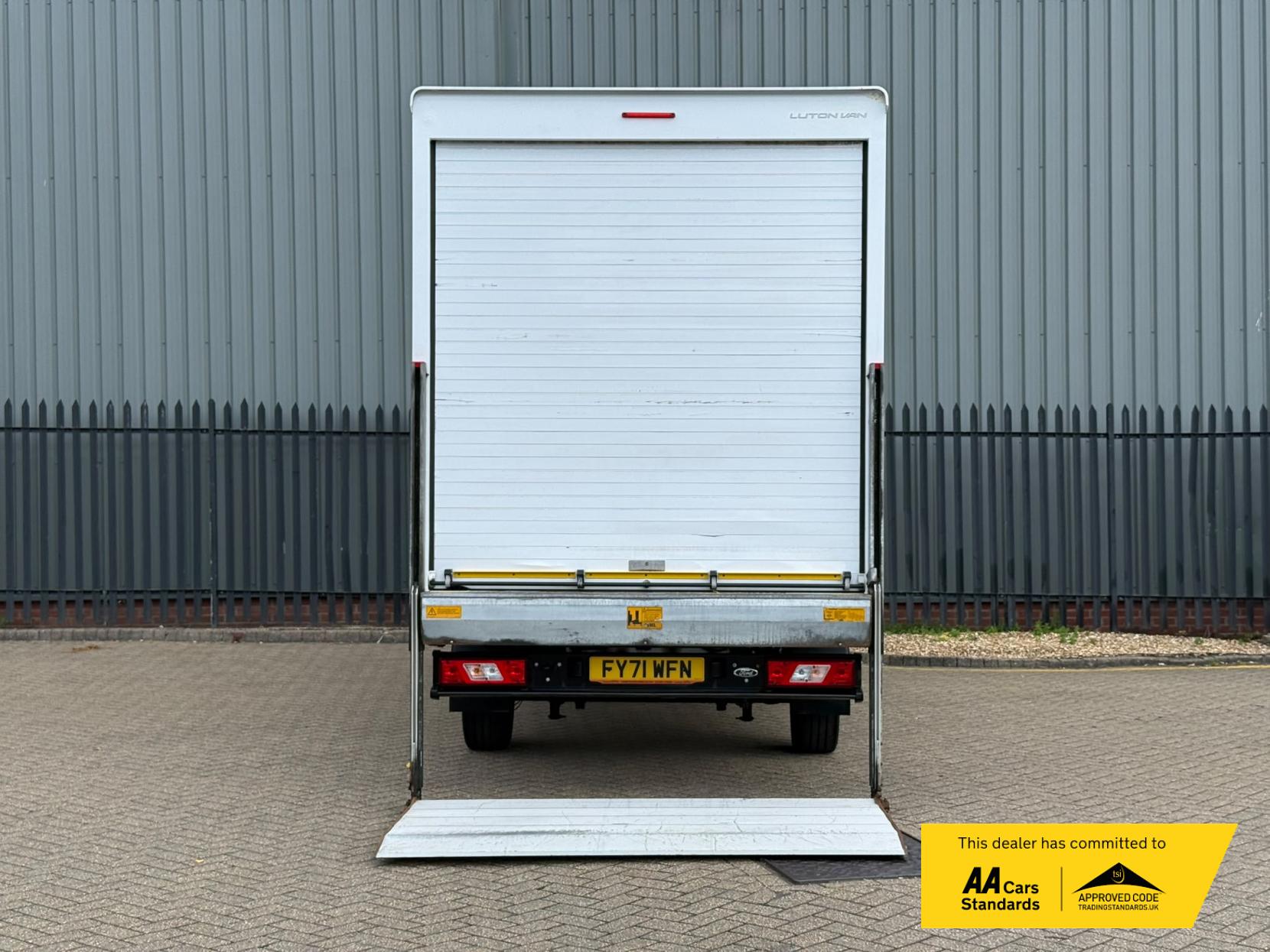 2021 Ford Transit 2.0 350 EcoBlue Leader Luton 3dr Diesel Manual FWD L4 Euro 6 (s/s) (130 ps) - Thumbnail 13