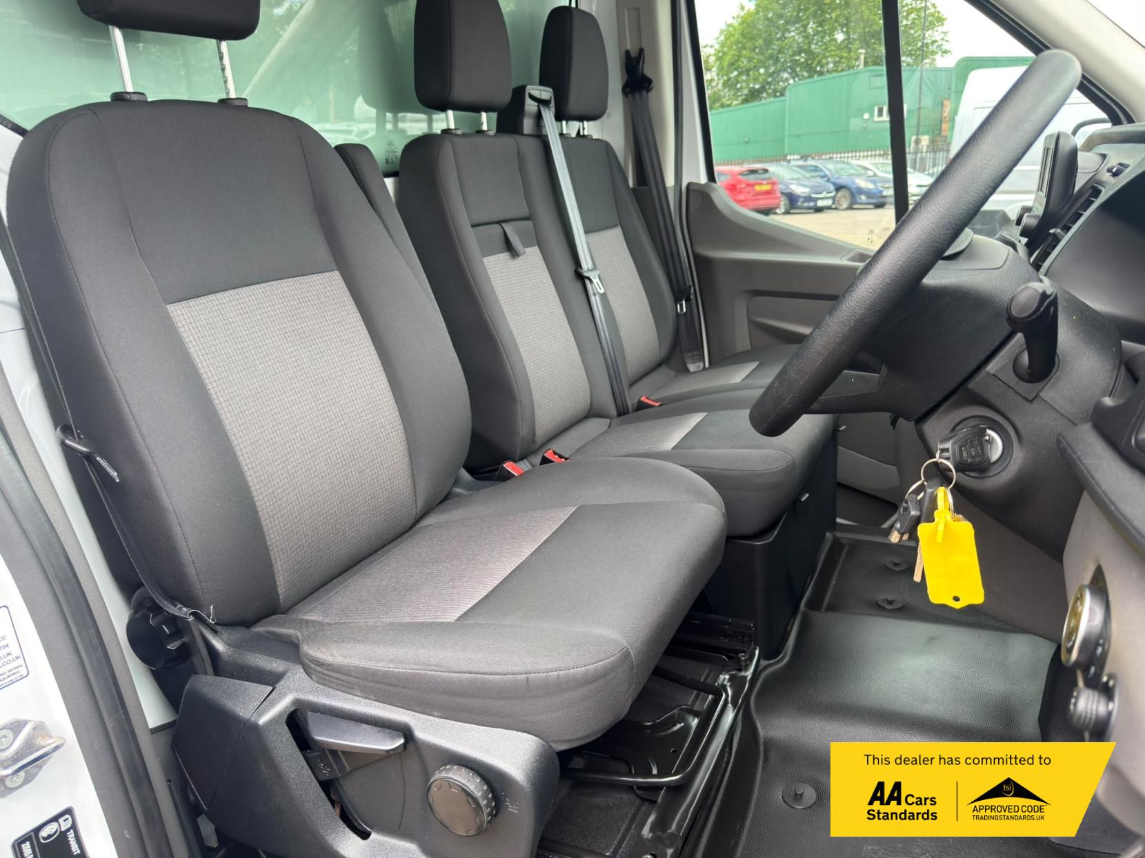 2021 Ford Transit 2.0 350 EcoBlue Leader Luton 3dr Diesel Manual FWD L4 Euro 6 (s/s) (130 ps) - Thumbnail 9