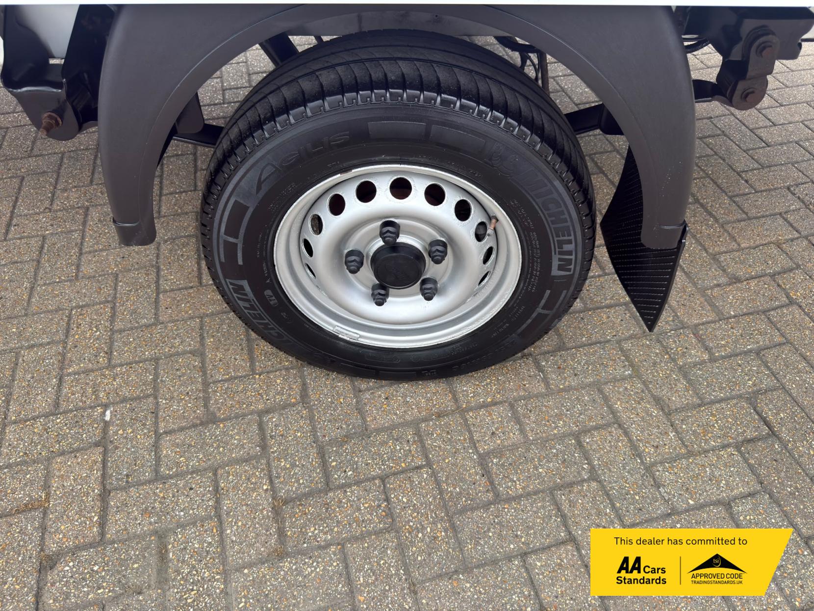 2021 Ford Transit 2.0 350 EcoBlue Leader Luton 3dr Diesel Manual FWD L4 Euro 6 (s/s) (130 ps) - Thumbnail 56