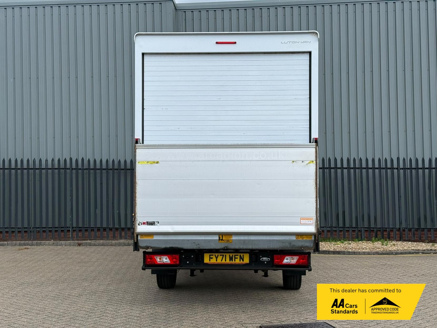 2021 Ford Transit 2.0 350 EcoBlue Leader Luton 3dr Diesel Manual FWD L4 Euro 6 (s/s) (130 ps) - Thumbnail 15