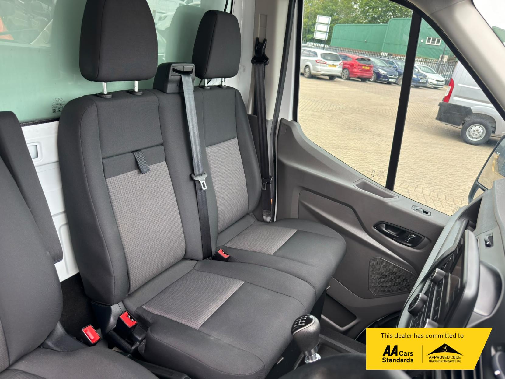 2021 Ford Transit 2.0 350 EcoBlue Leader Luton 3dr Diesel Manual FWD L4 Euro 6 (s/s) (130 ps) - Thumbnail 8