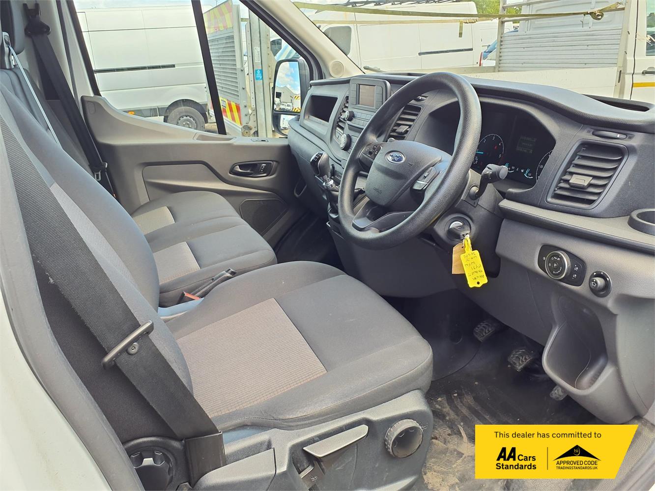 2021 Ford Transit 2.0 350 EcoBlue Leader Luton 3dr Diesel Manual FWD L4 Euro 6 (s/s) (130 ps) - Thumbnail 4