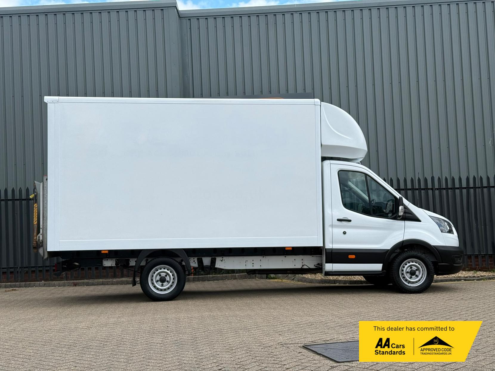 2021 Ford Transit 2.0 350 EcoBlue Leader Luton 3dr Diesel Manual FWD L4 Euro 6 (s/s) (130 ps) - Thumbnail 5