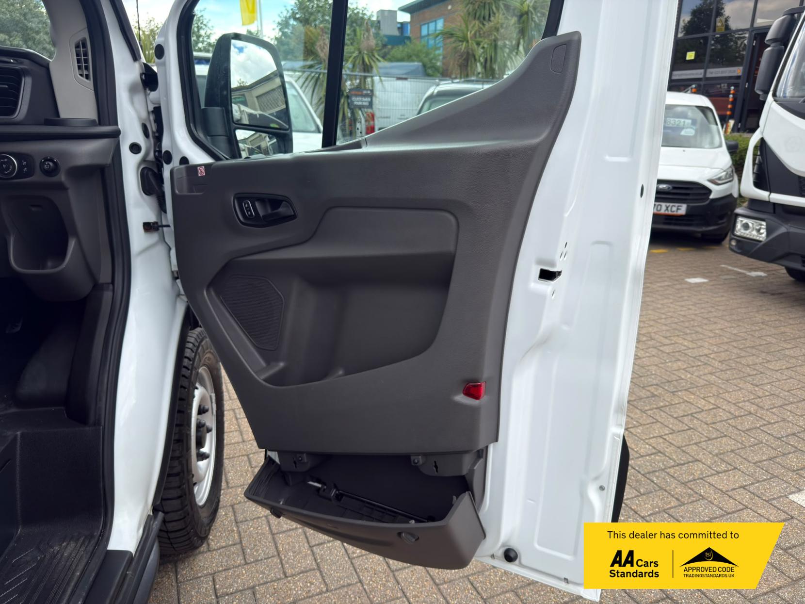 2021 Ford Transit 2.0 350 EcoBlue Leader Luton 3dr Diesel Manual FWD L4 Euro 6 (s/s) (130 ps) - Thumbnail 52