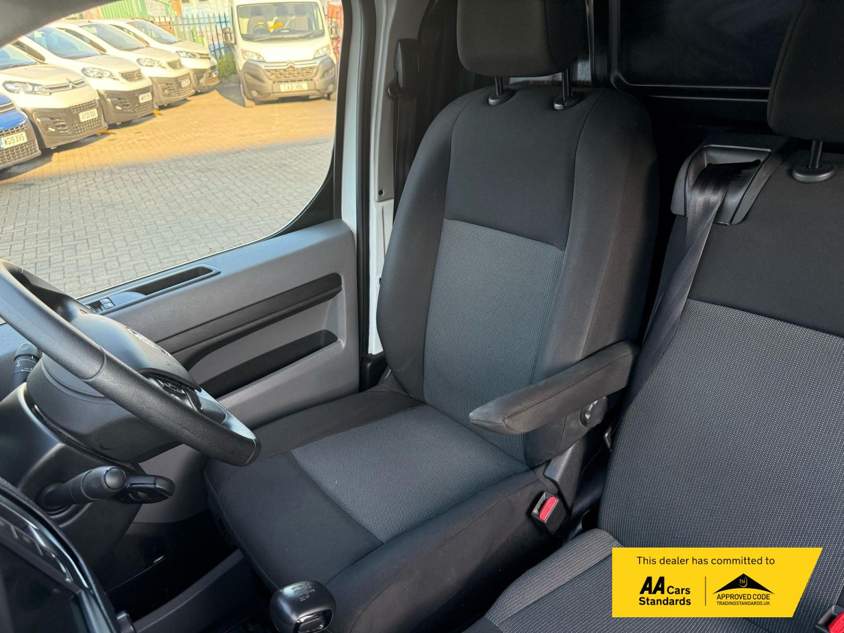 Vauxhall Vivaro 1.5 Turbo D 2900 Dynamic Panel Van 6dr Diesel Manual L2 H1 Euro 6 (s/s) (100 ps)