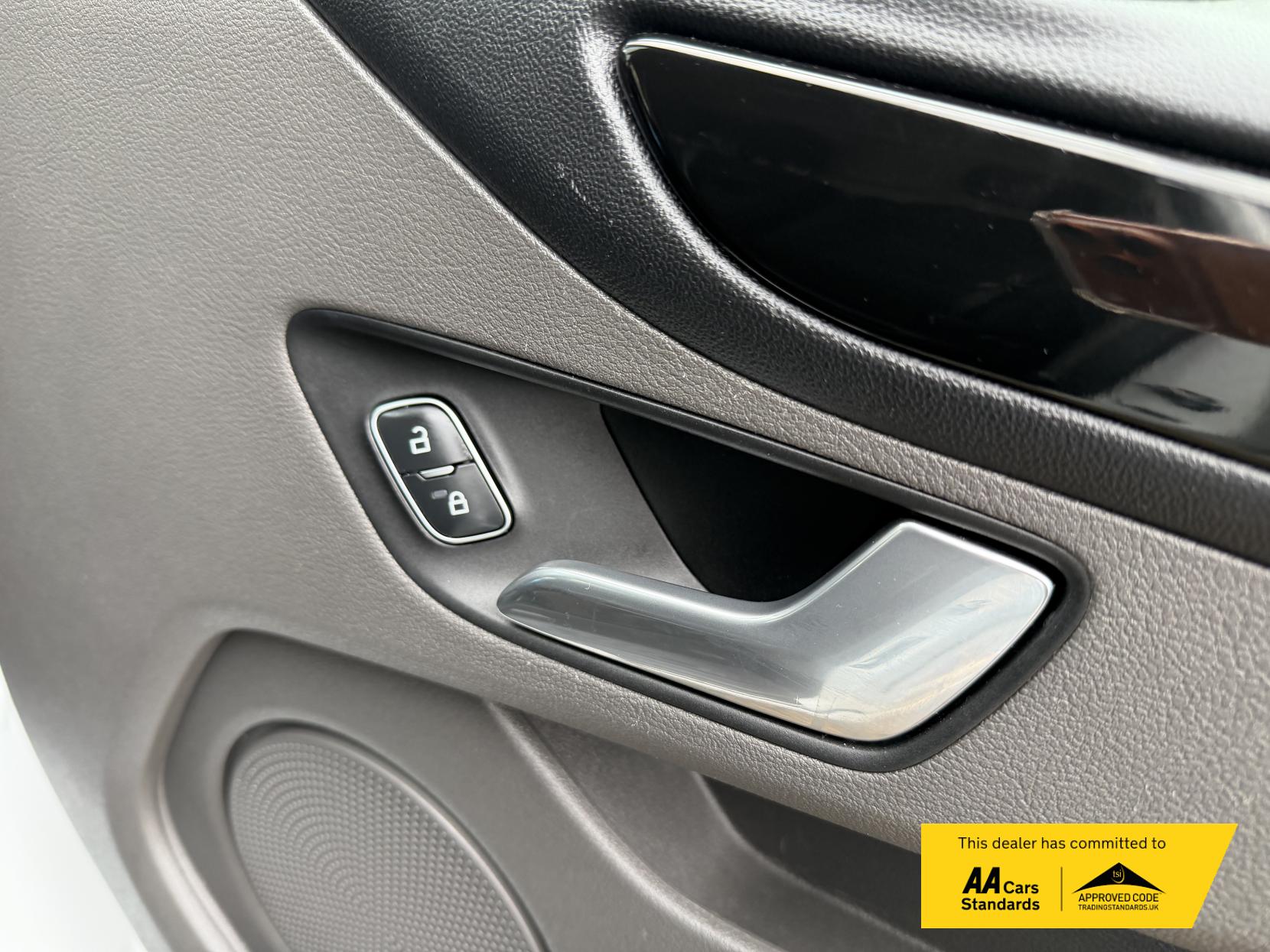 Ford Transit Custom 2.0 300 EcoBlue Limited Panel Van 5dr Diesel Auto L1 H1 Euro 6 (s/s) (130 ps)