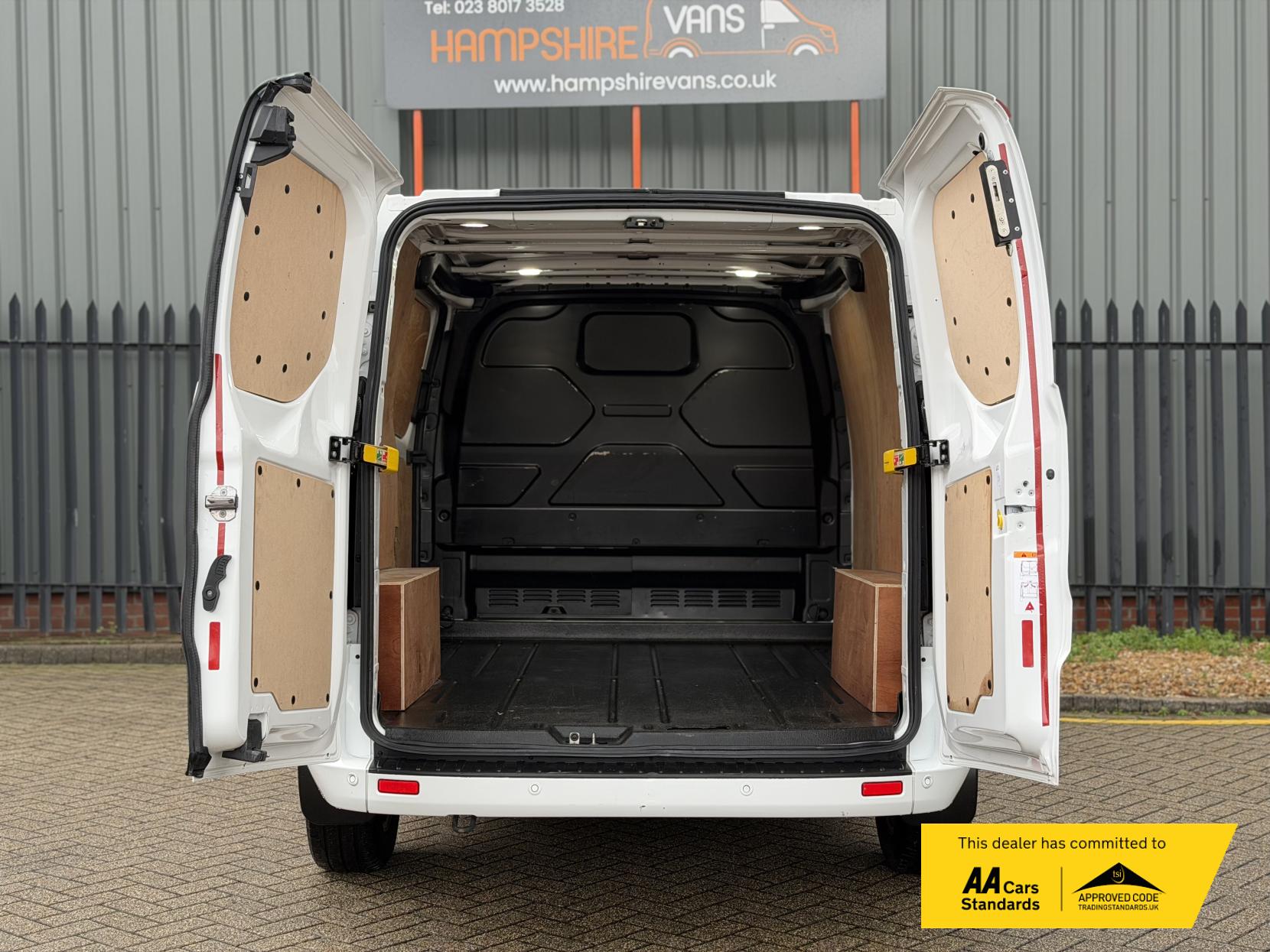 Ford Transit Custom 2.0 300 EcoBlue Limited Panel Van 5dr Diesel Auto L1 H1 Euro 6 (s/s) (130 ps)