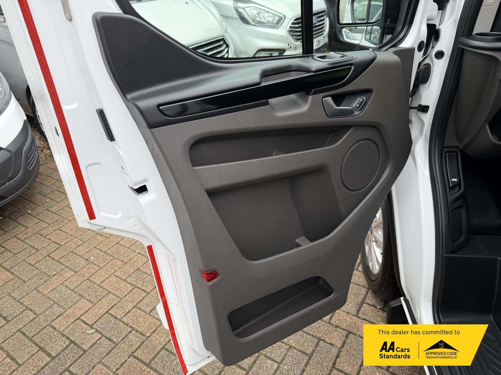 Ford Transit Custom 2.0 300 EcoBlue Limited Panel Van 5dr Diesel Auto L1 H1 Euro 6 (s/s) (130 ps)