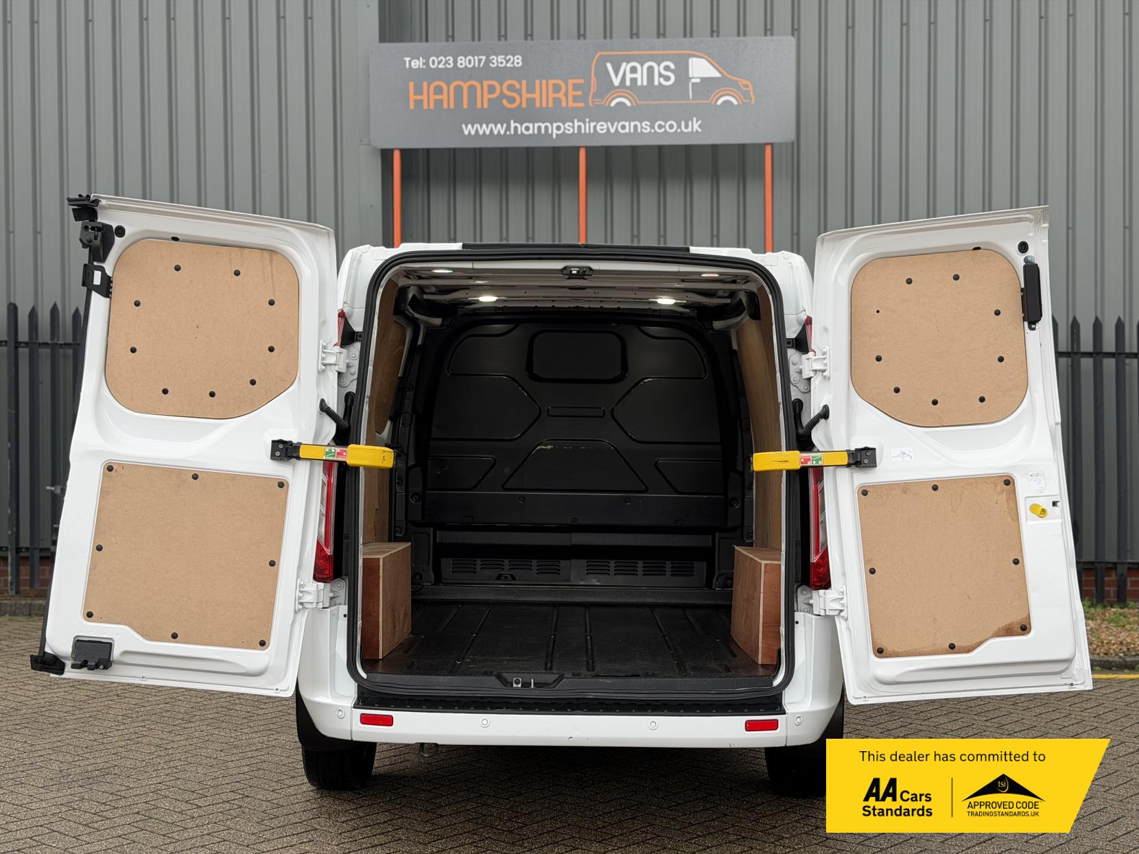 Ford Transit Custom 2.0 300 EcoBlue Limited Panel Van 5dr Diesel Auto L1 H1 Euro 6 (s/s) (130 ps)