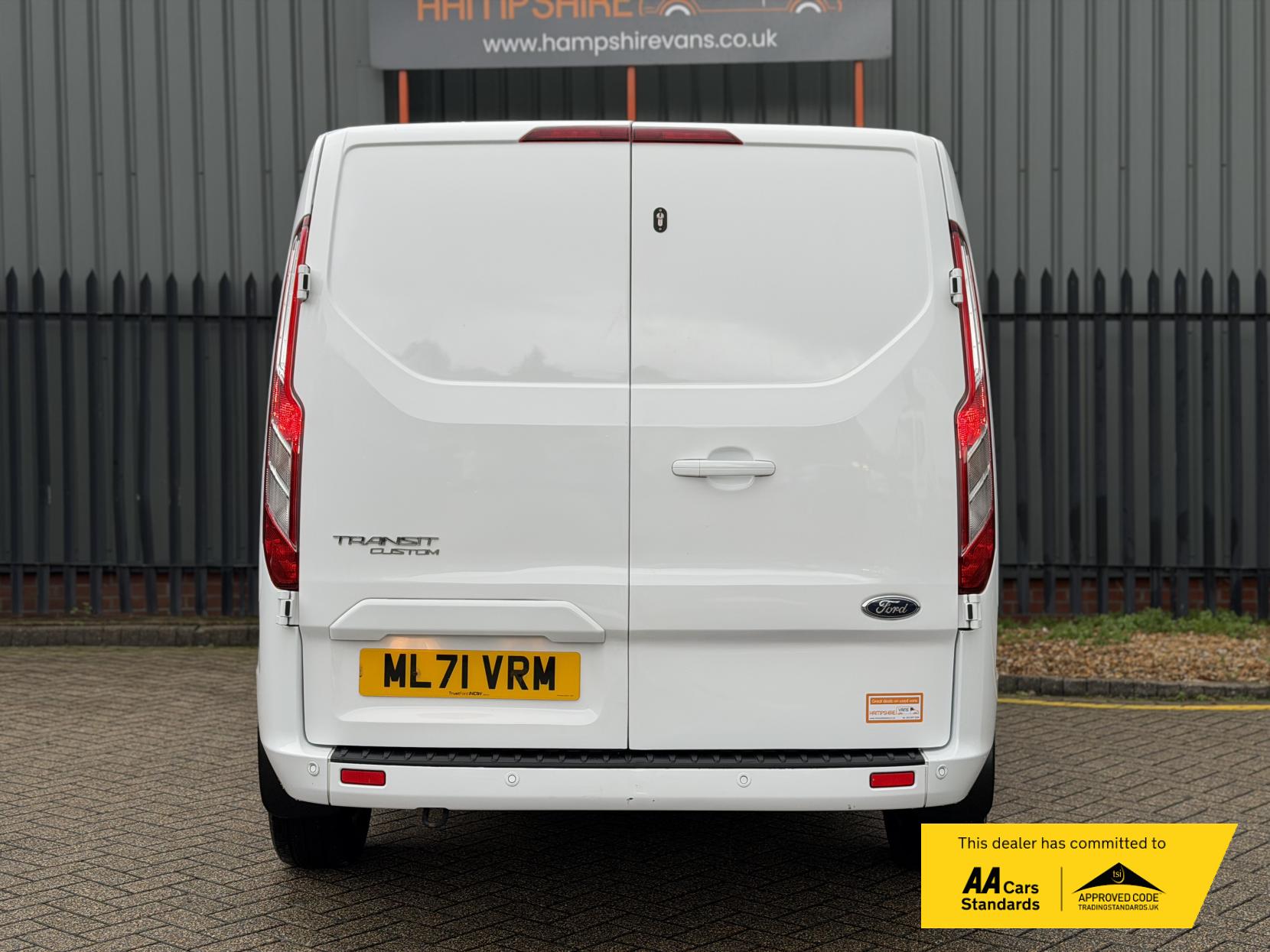 Ford Transit Custom 2.0 300 EcoBlue Limited Panel Van 5dr Diesel Auto L1 H1 Euro 6 (s/s) (130 ps)