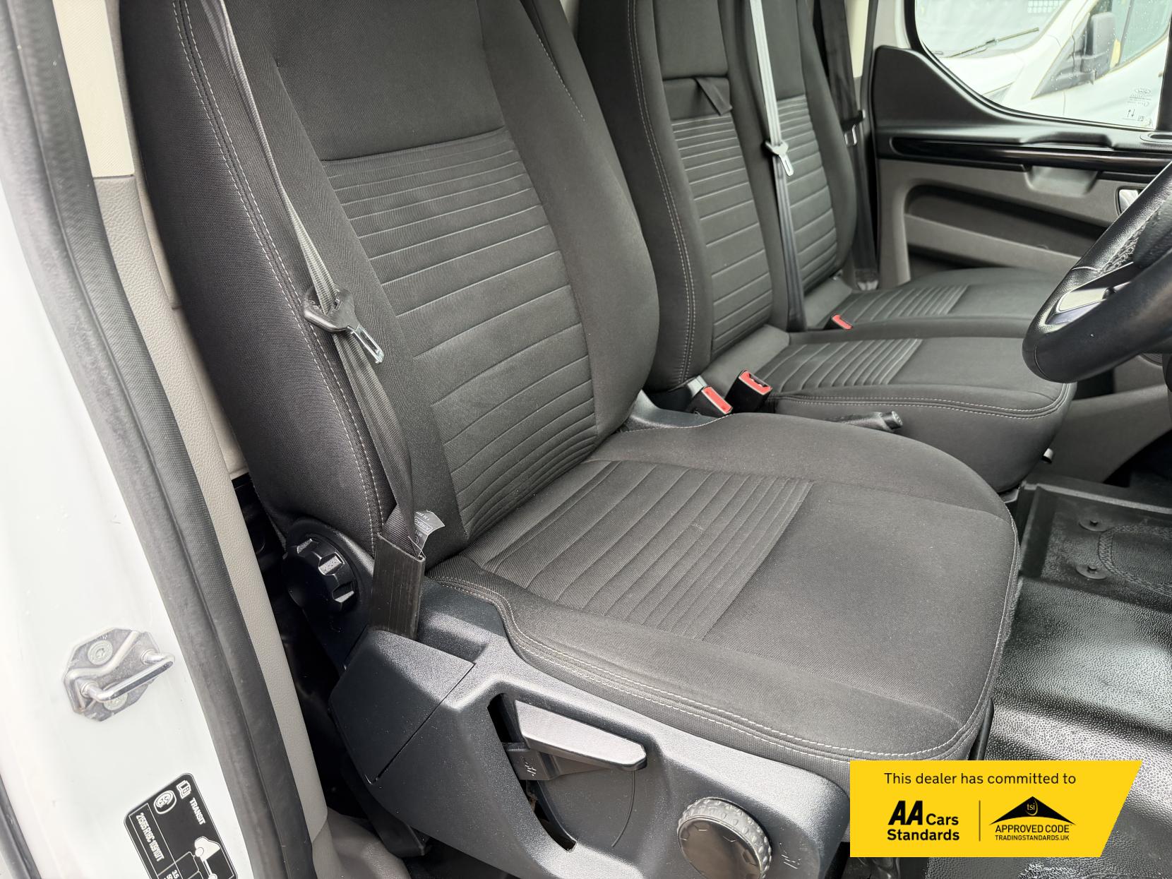 Ford Transit Custom 2.0 300 EcoBlue Limited Panel Van 5dr Diesel Auto L1 H1 Euro 6 (s/s) (130 ps)